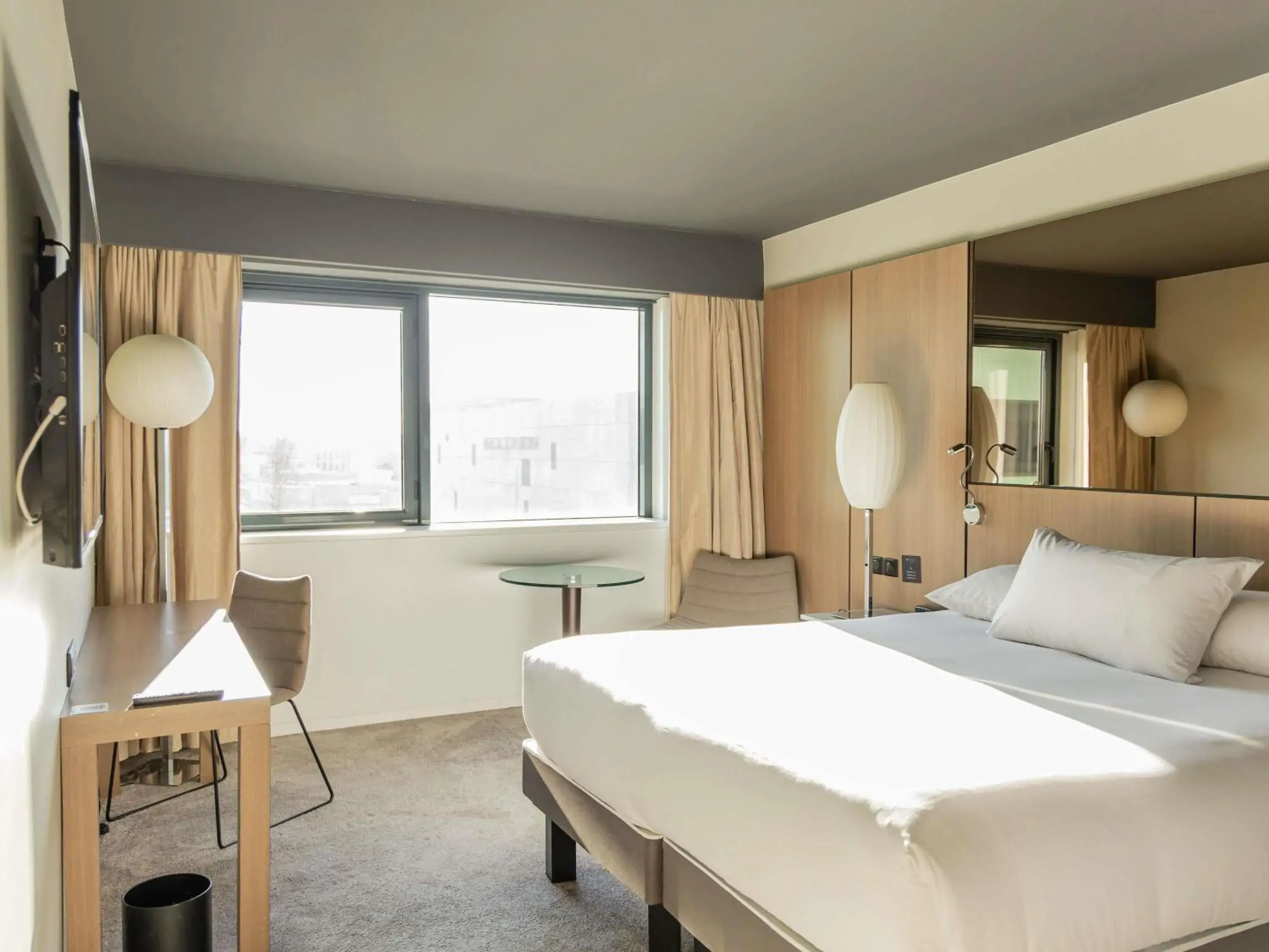 Bedroom, Bed in Pullman Bordeaux Lac Bedroom, Bed in Pullman Bordeaux Lac