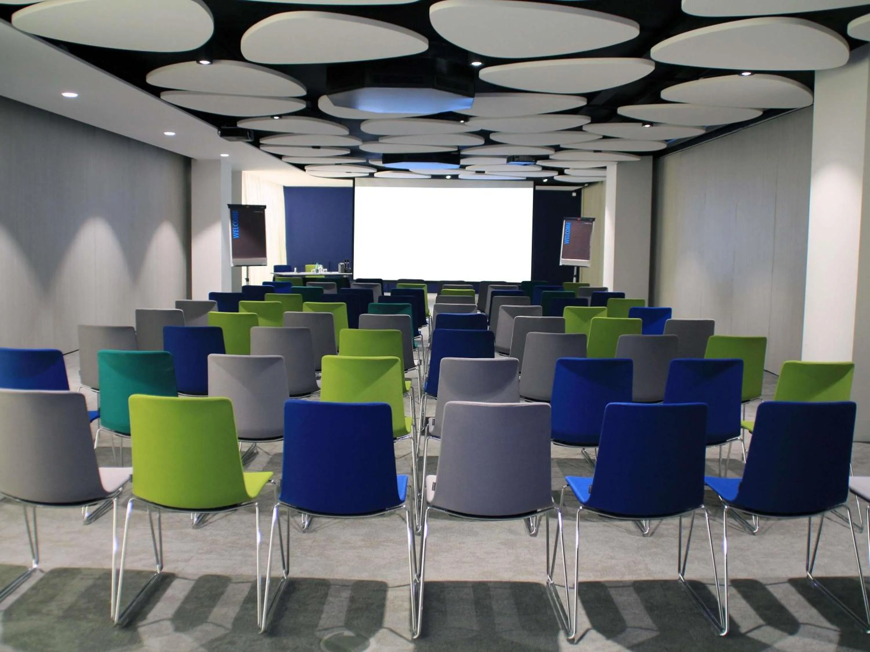 Meeting/conference room in Pullman Bordeaux Lac