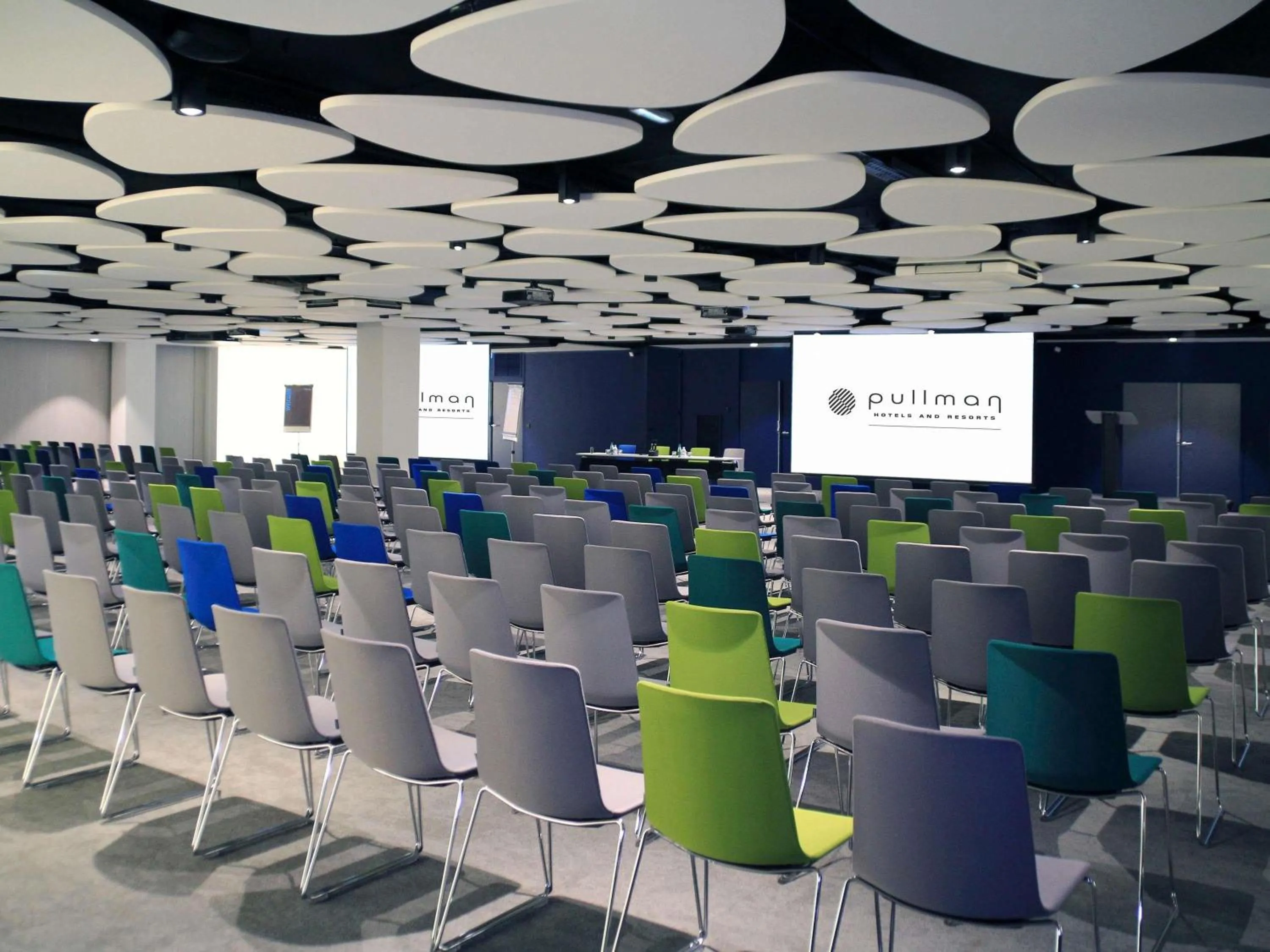 Meeting/conference room in Pullman Bordeaux Lac