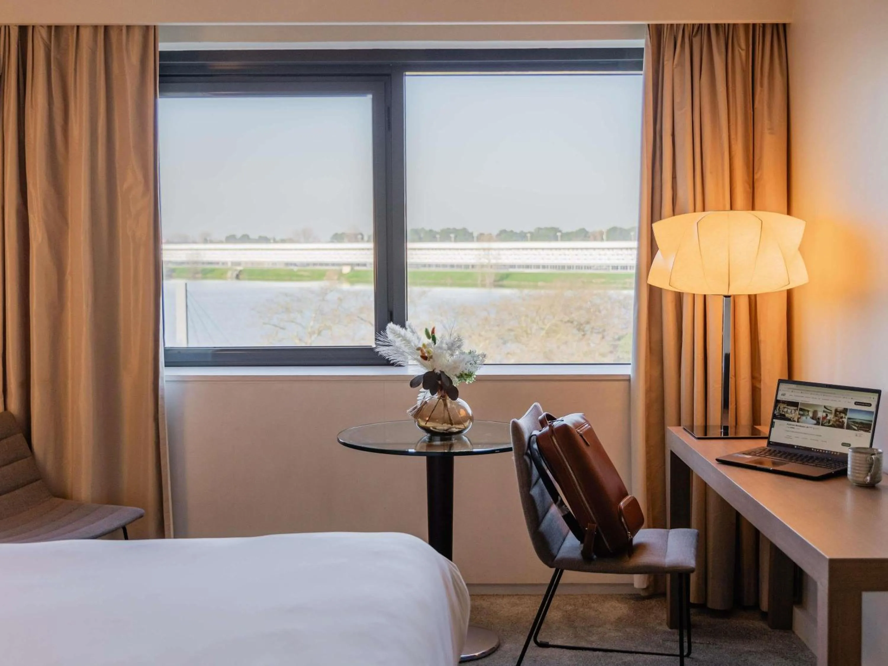 Bedroom, Bed in Pullman Bordeaux Lac