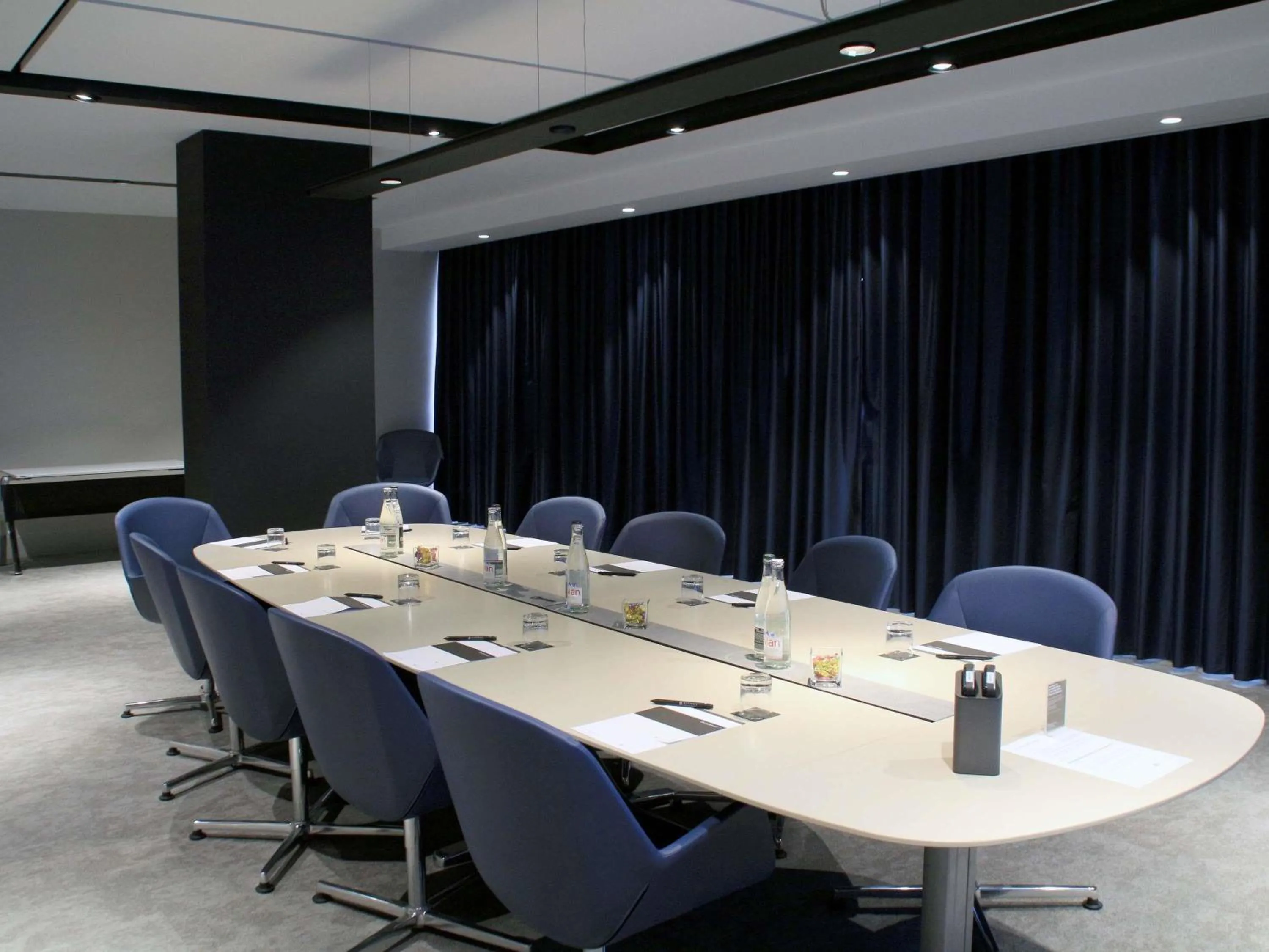 Meeting/conference room in Pullman Bordeaux Lac