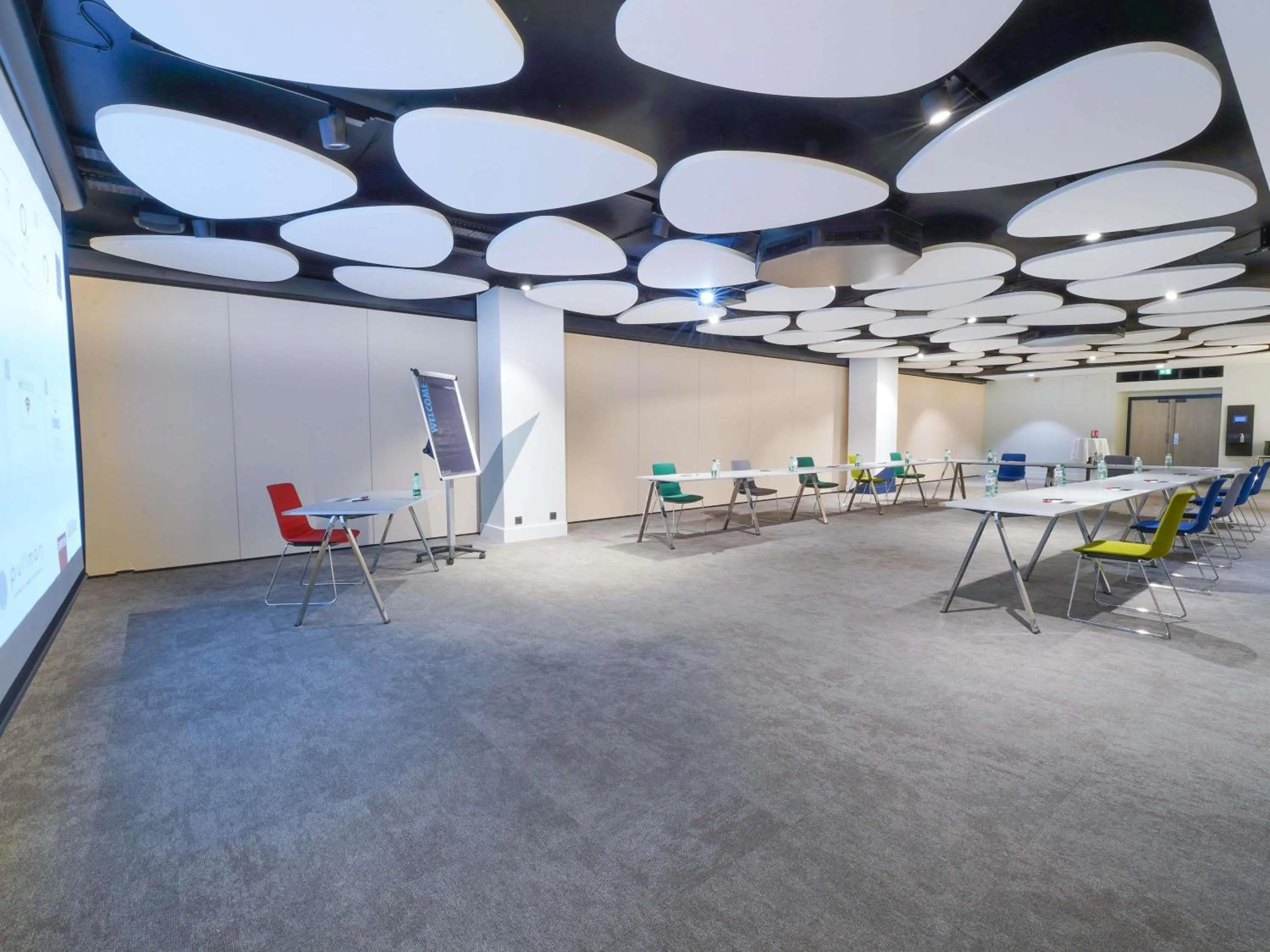 Meeting/conference room in Pullman Bordeaux Lac