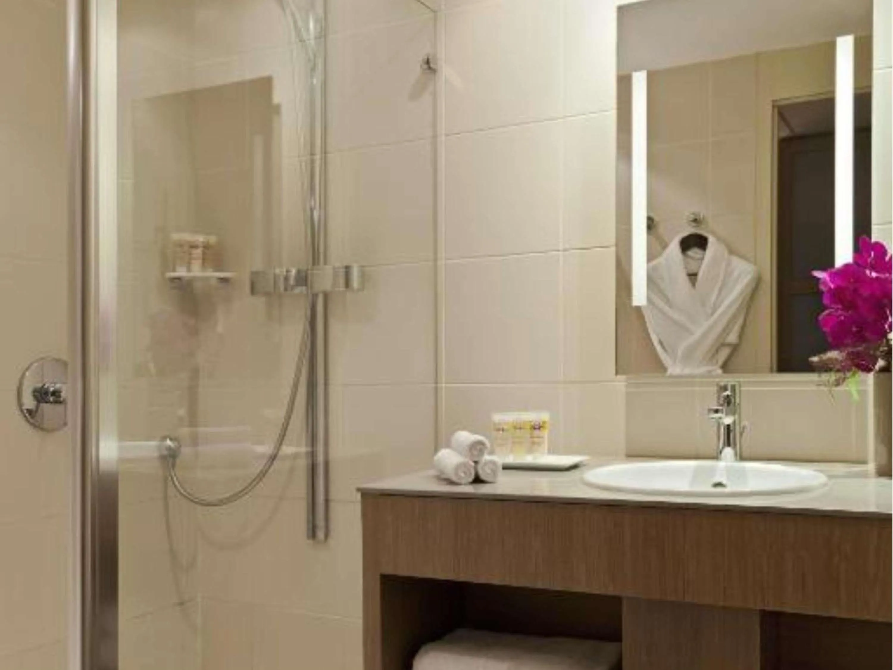 Bedroom in Pullman Bordeaux Lac