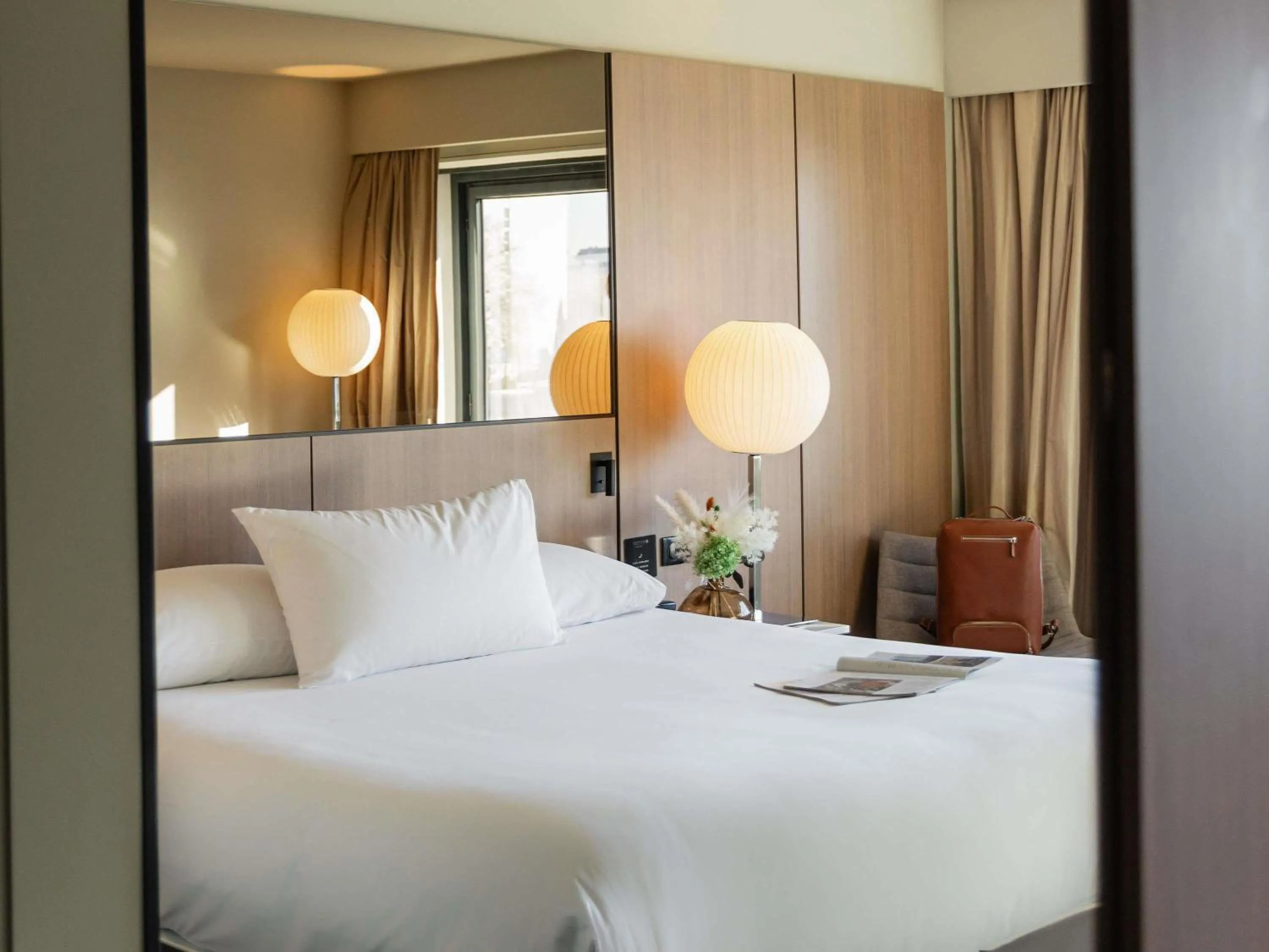 Bedroom, Bed in Pullman Bordeaux Lac