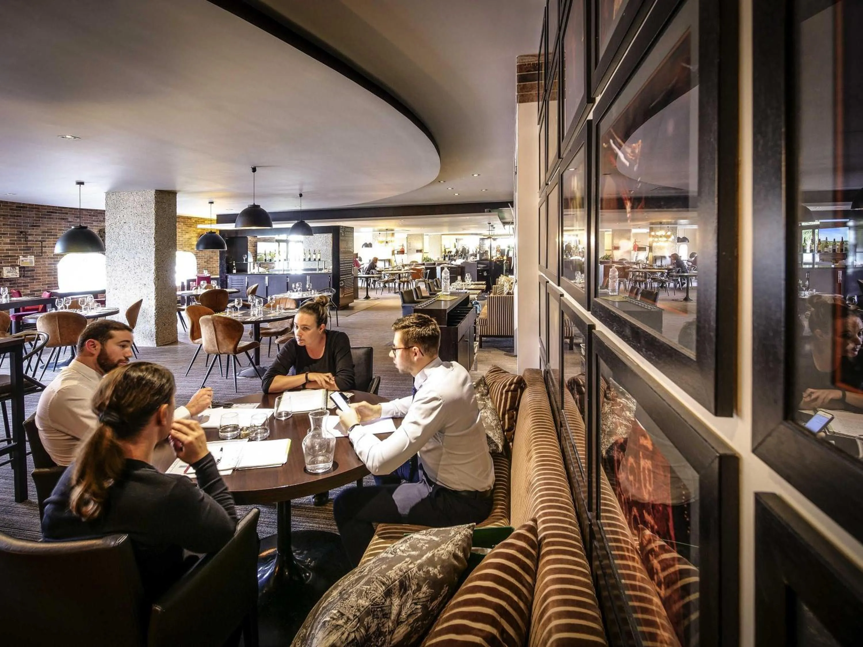 Restaurant/places to eat in Pullman Bordeaux Lac