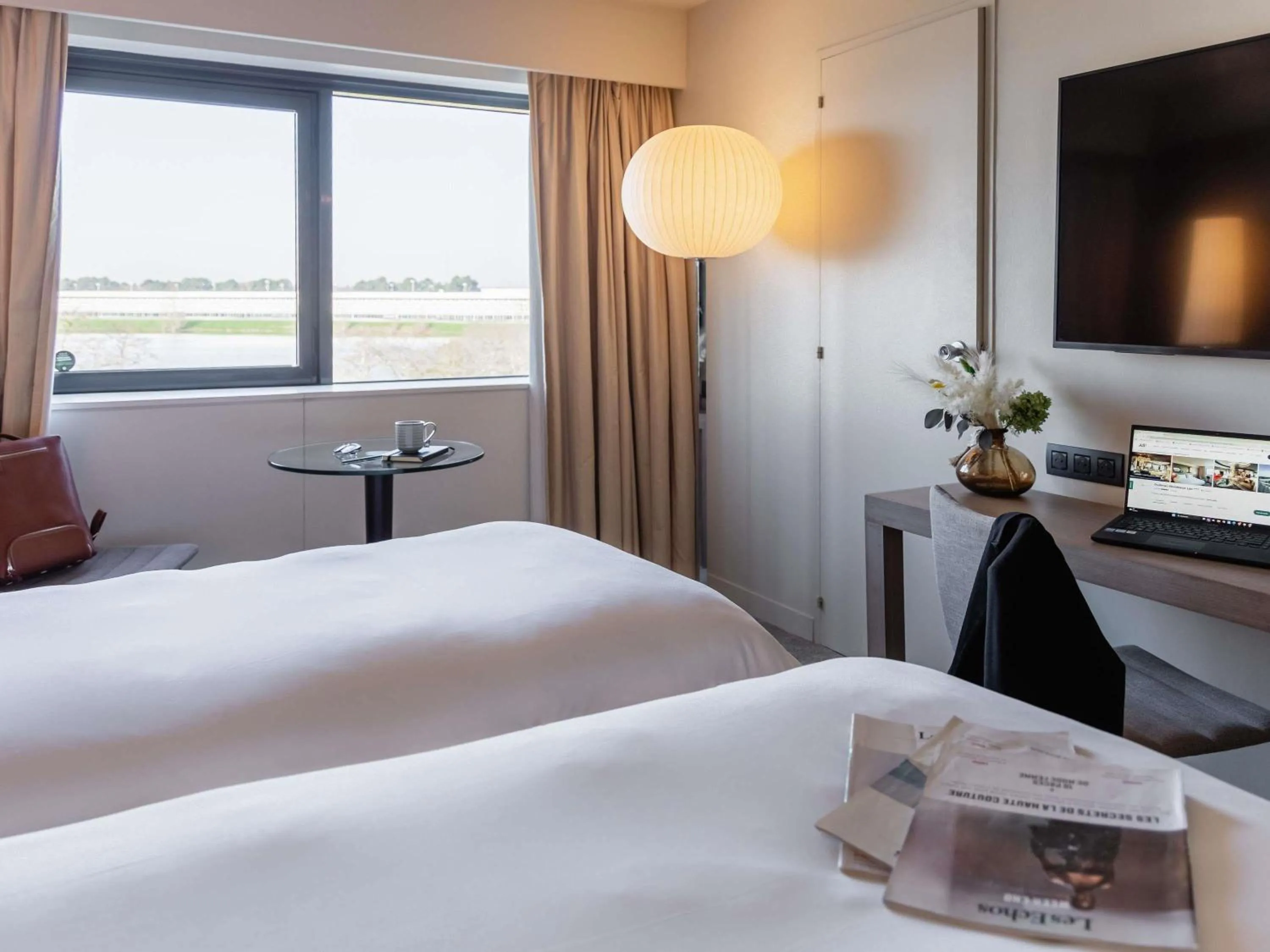 Bedroom, Bed in Pullman Bordeaux Lac