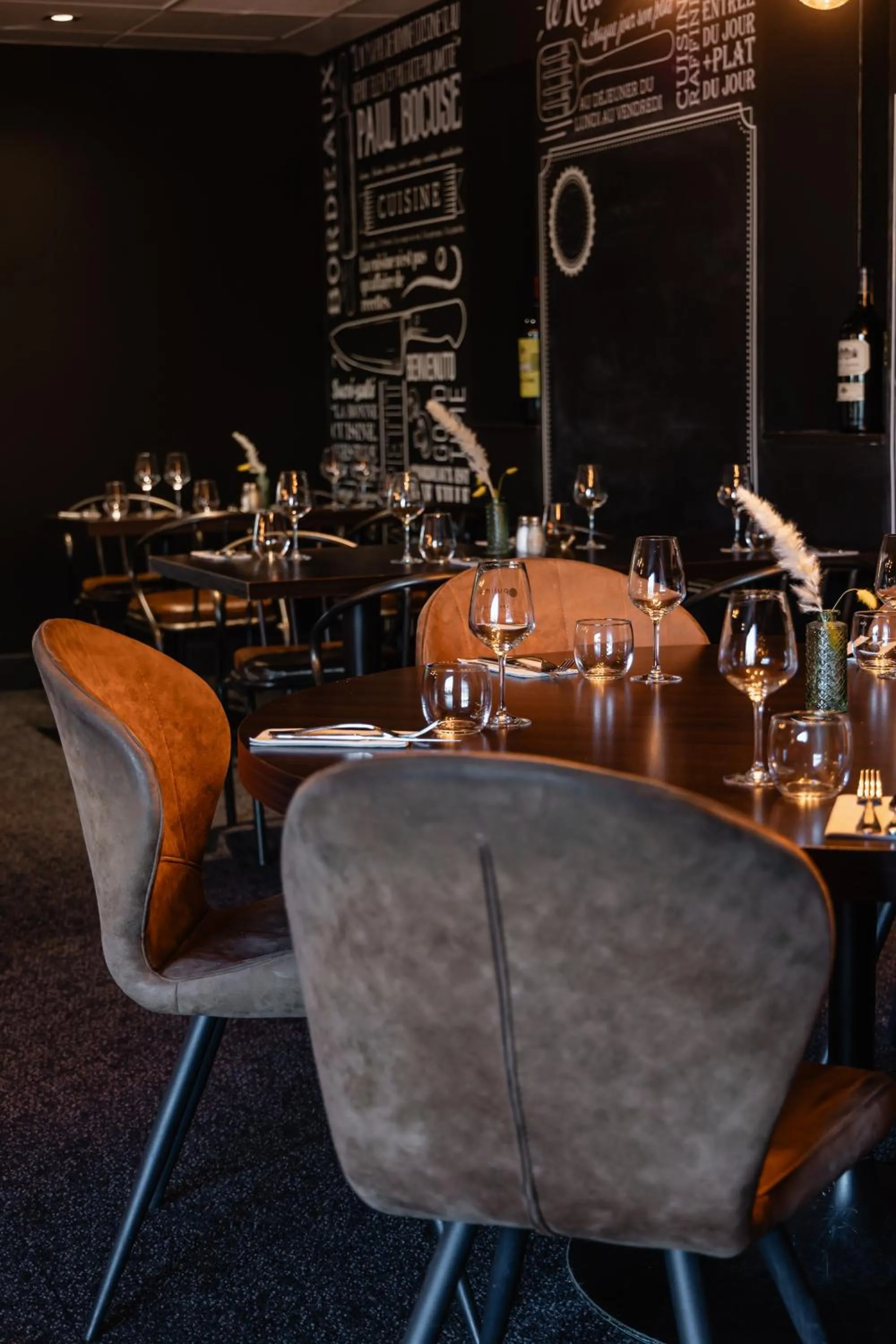 Restaurant/places to eat in Pullman Bordeaux Lac