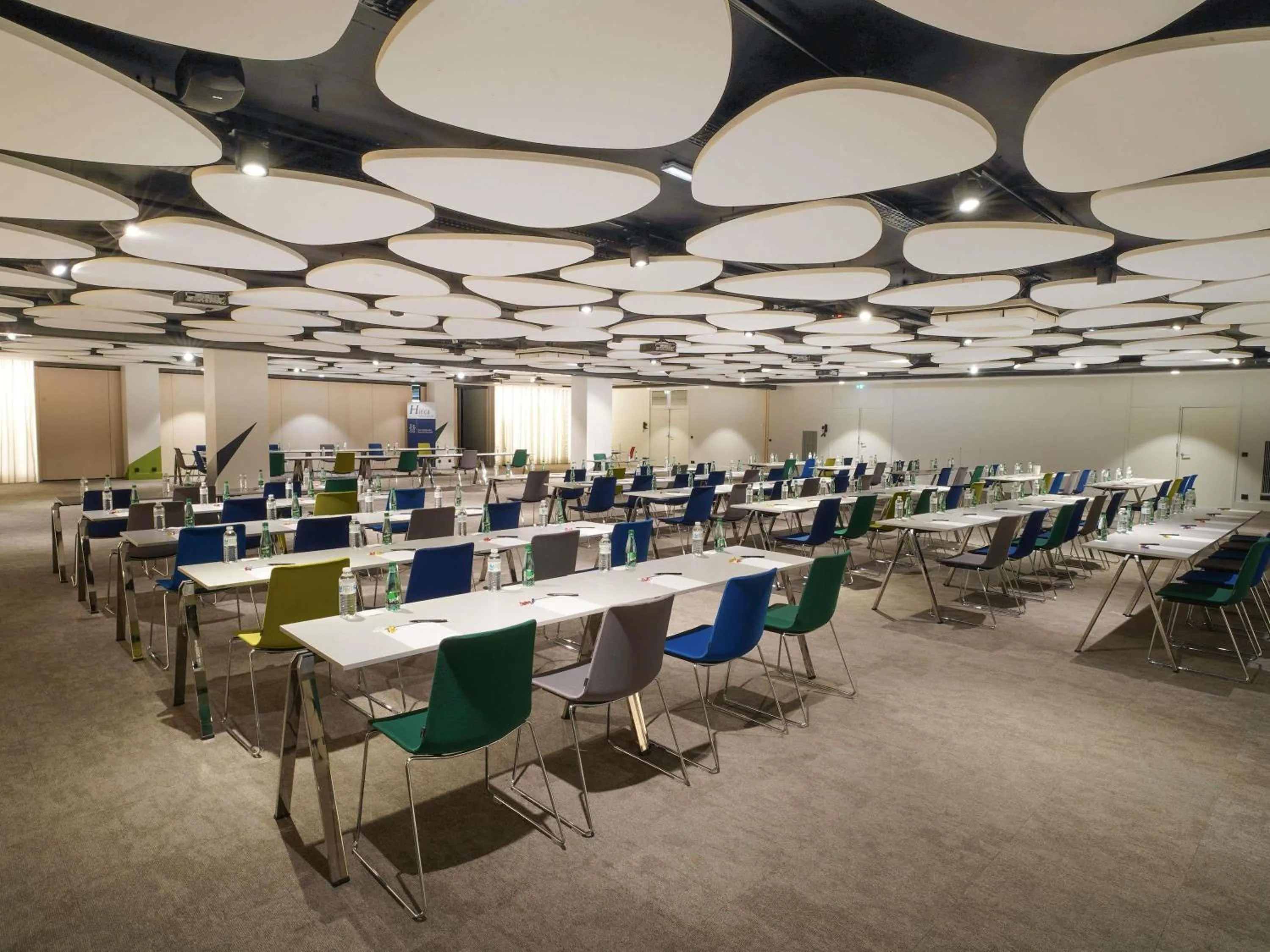 Meeting/conference room in Pullman Bordeaux Lac