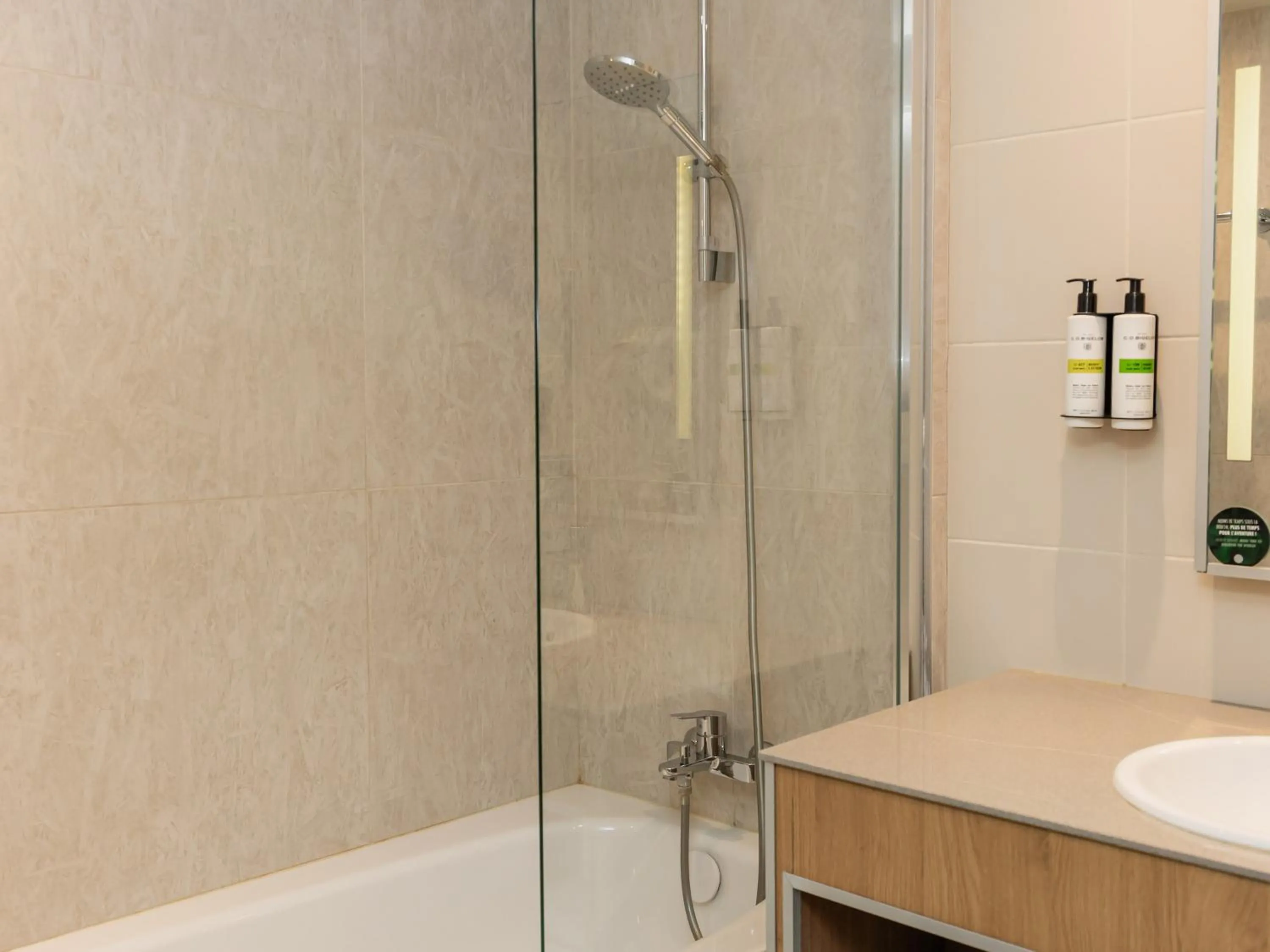 Bathroom in Pullman Bordeaux Lac