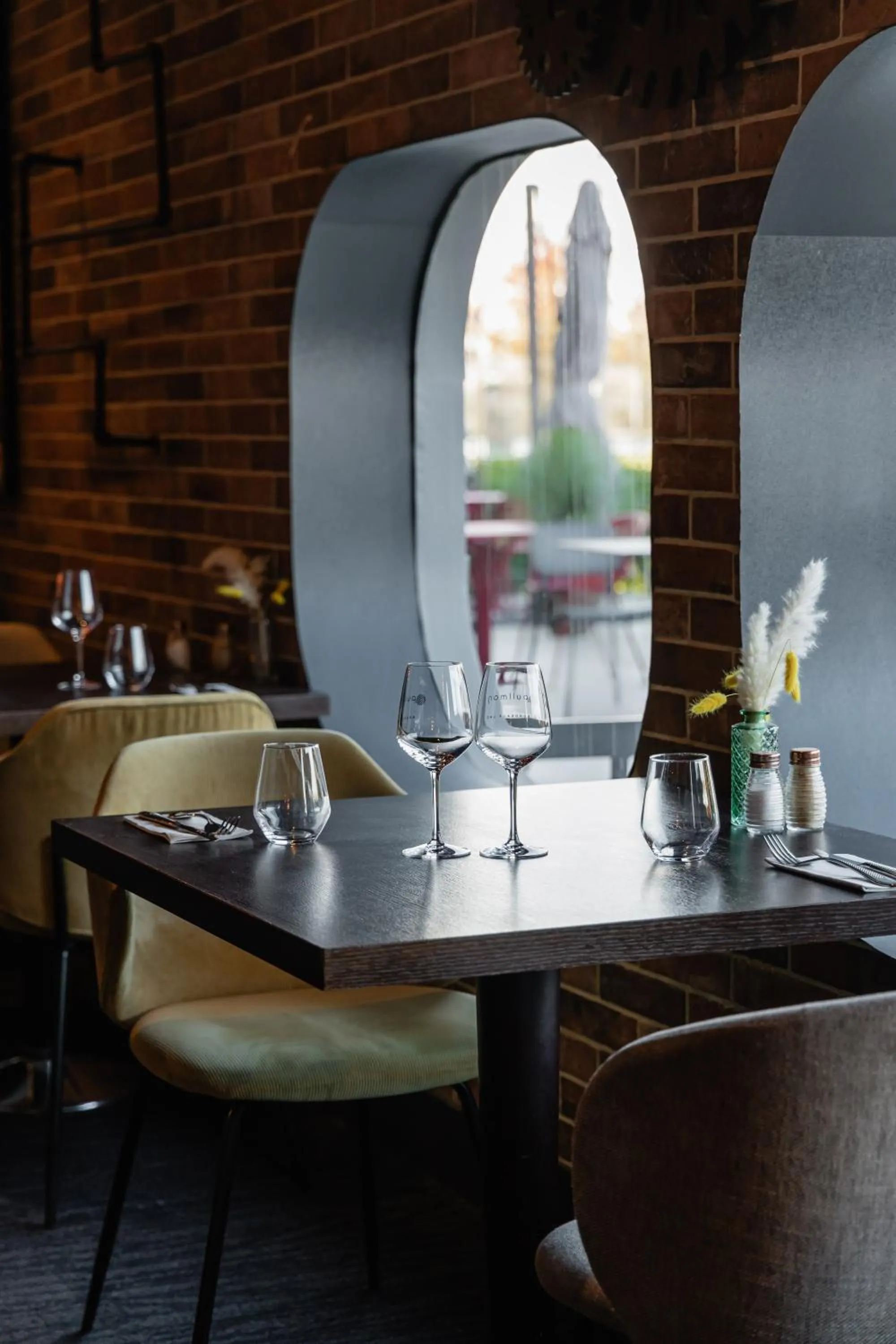 Restaurant/places to eat in Pullman Bordeaux Lac