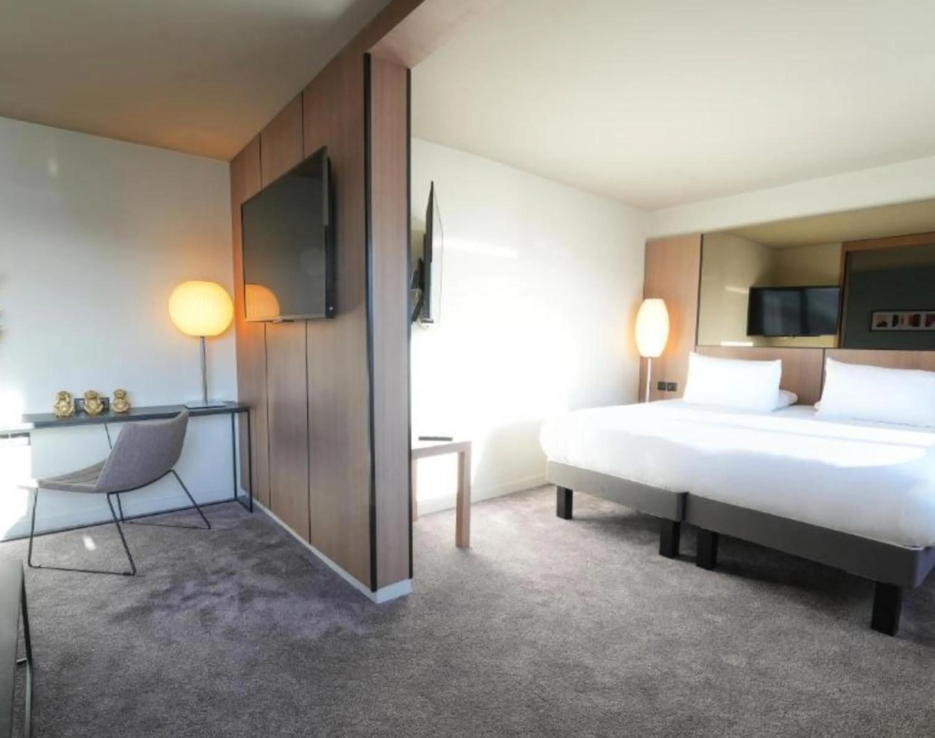 Bedroom, Bed in Pullman Bordeaux Lac