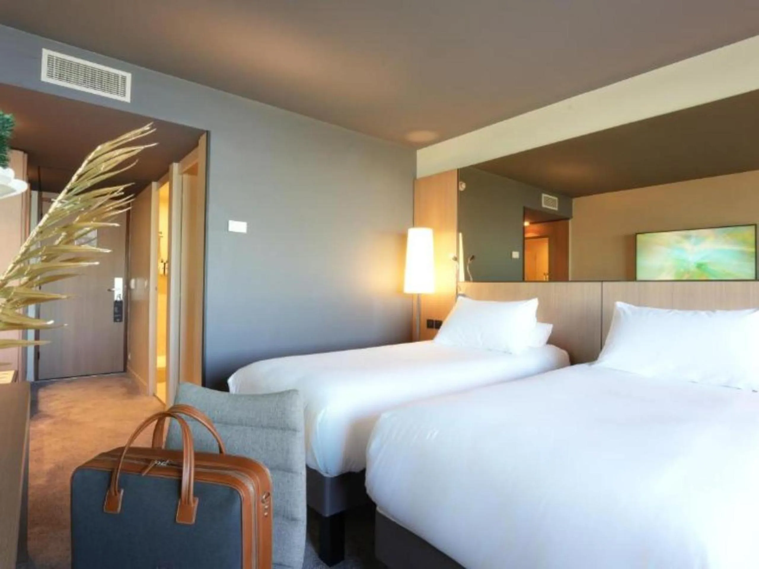 Photo of the whole room, Bed in Pullman Bordeaux Lac