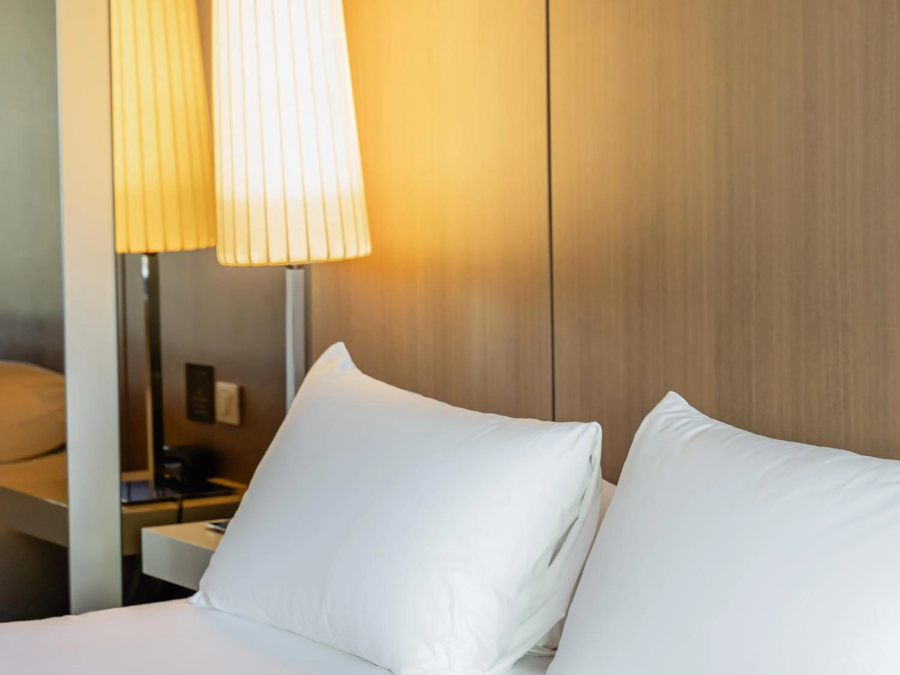 Photo of the whole room, Bed in Pullman Bordeaux Lac