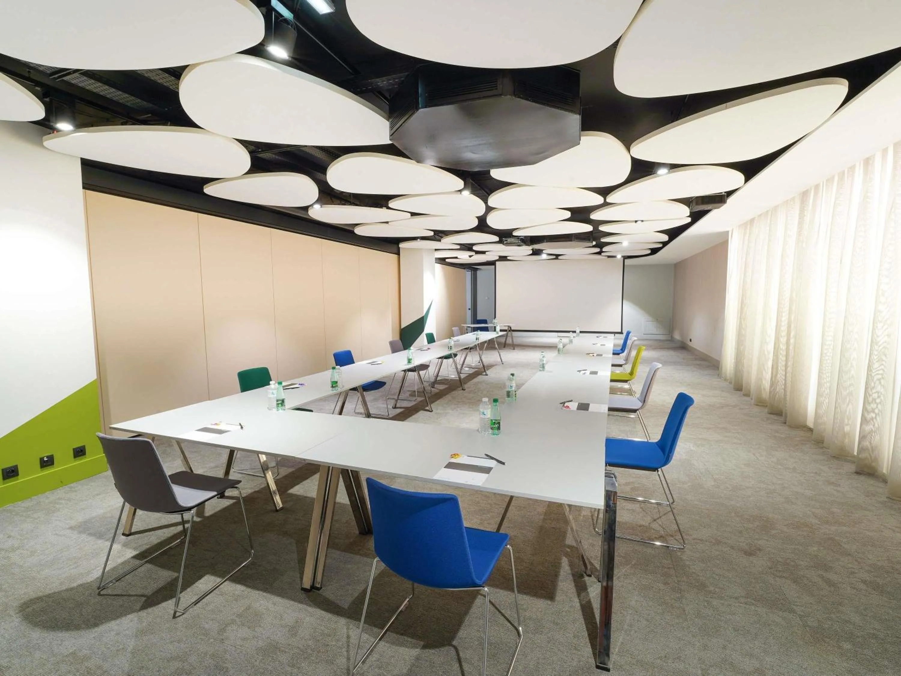 Meeting/conference room in Pullman Bordeaux Lac