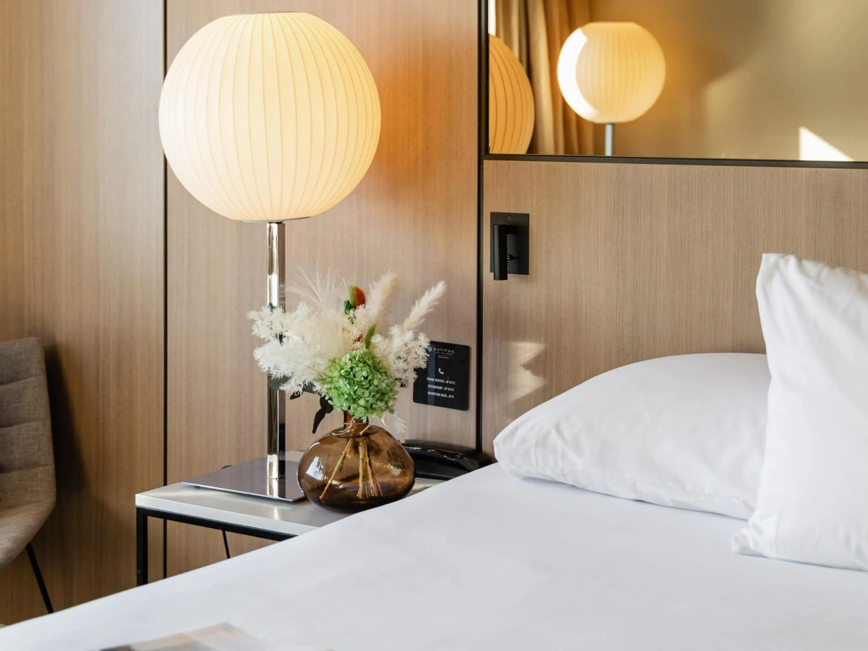 Bedroom, Bed in Pullman Bordeaux Lac