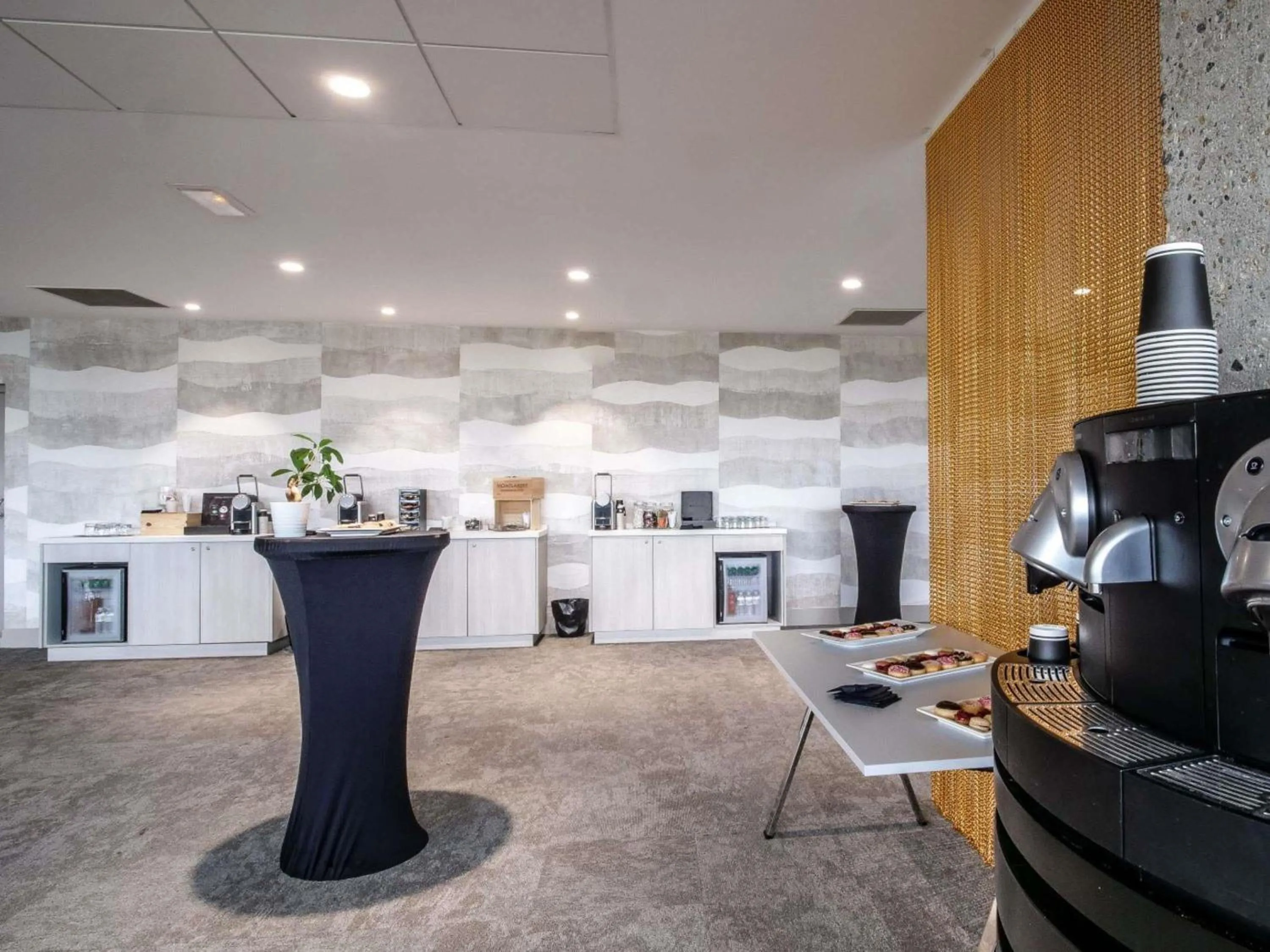 Meeting/conference room in Pullman Bordeaux Lac