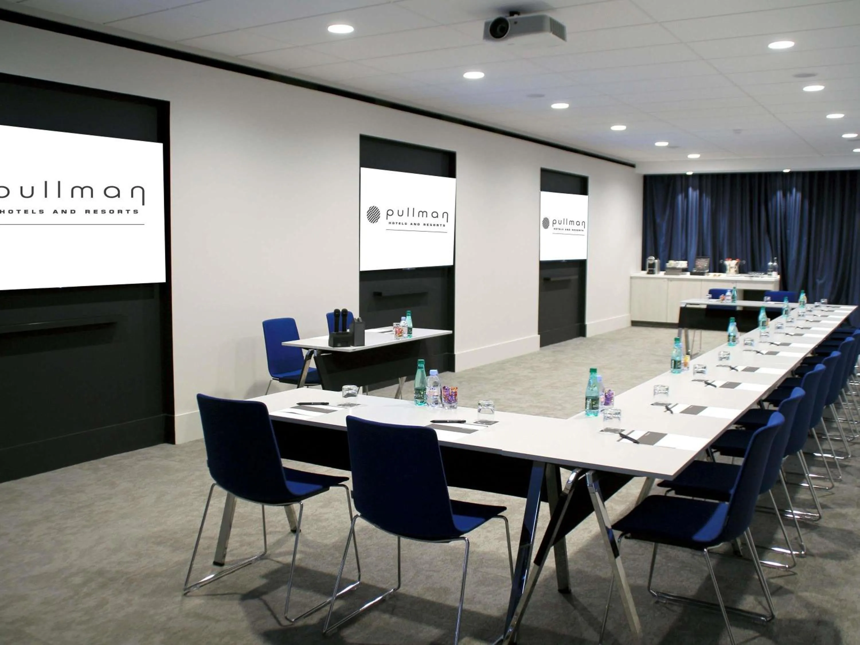 Meeting/conference room in Pullman Bordeaux Lac