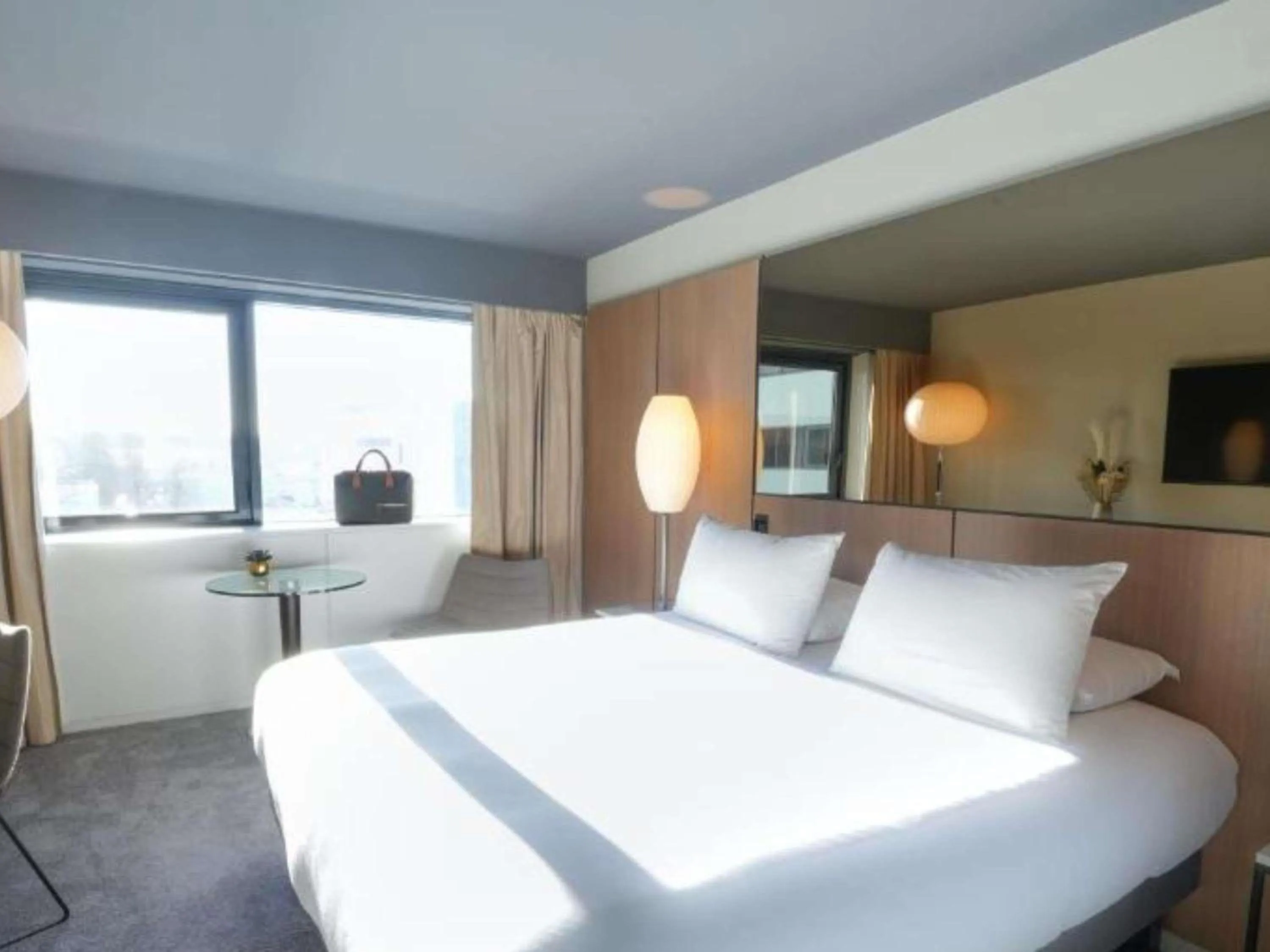 Bedroom, Bed in Pullman Bordeaux Lac