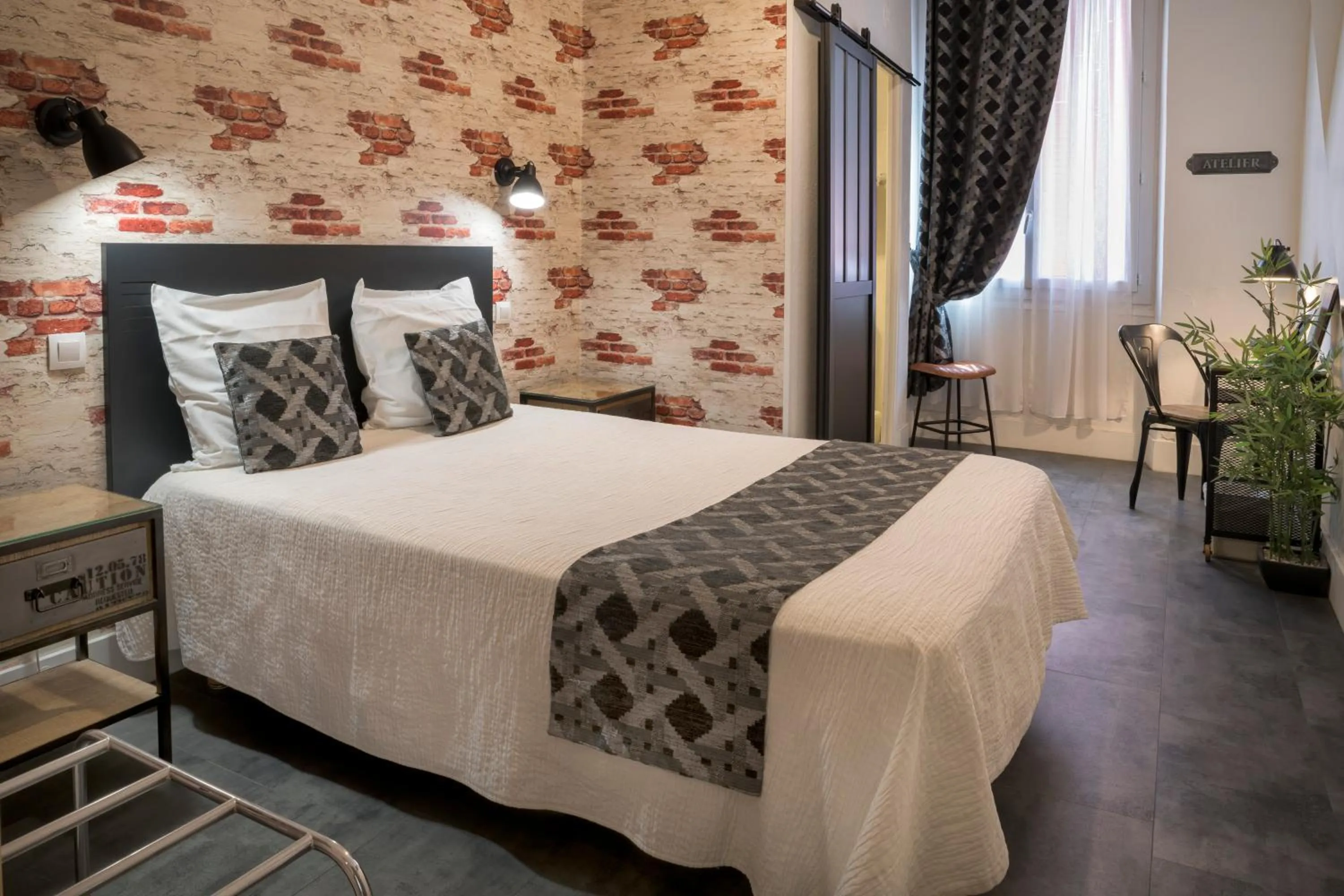 Bedroom, Bed in Hotel Toppin