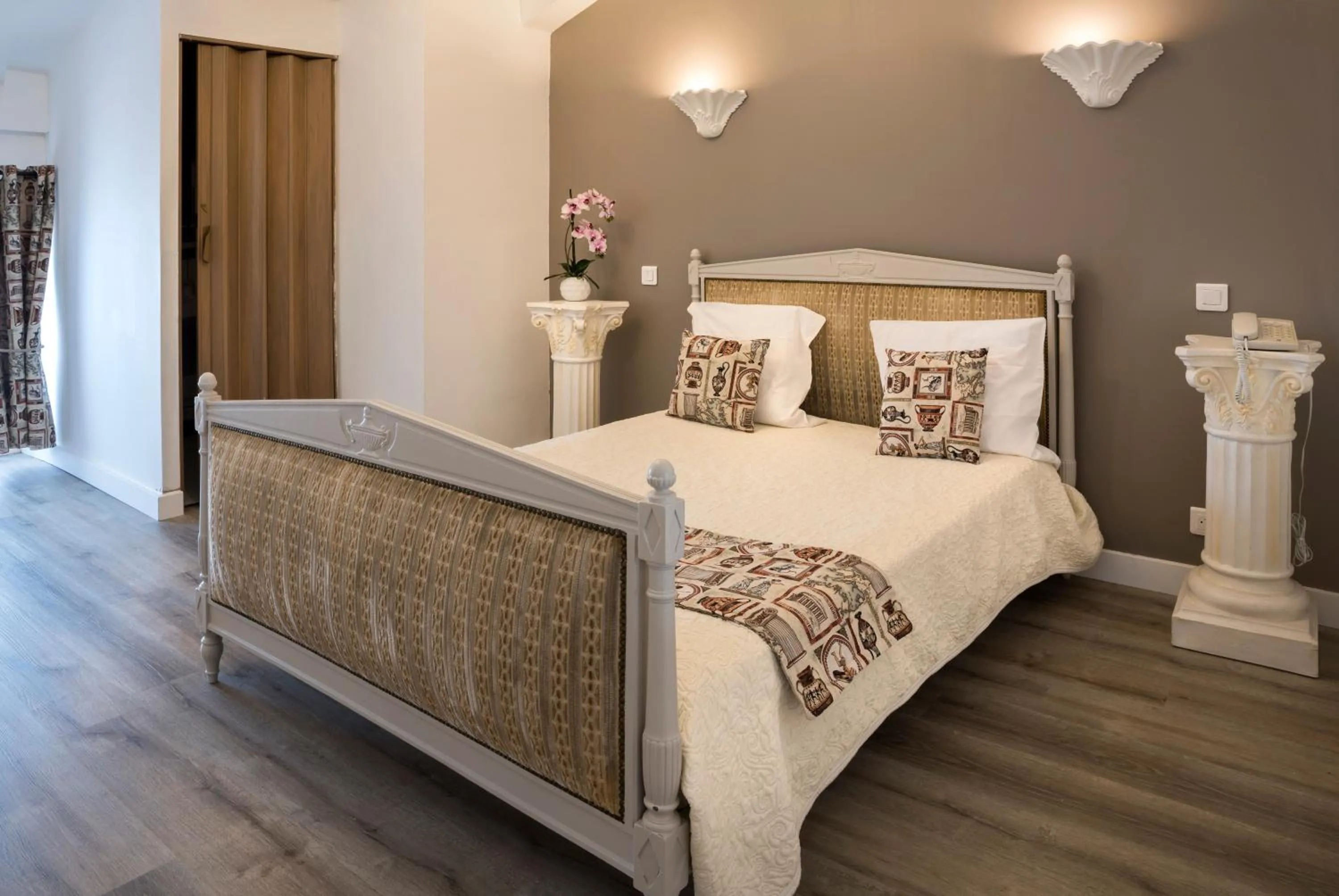 Bedroom, Bed in Hotel Toppin