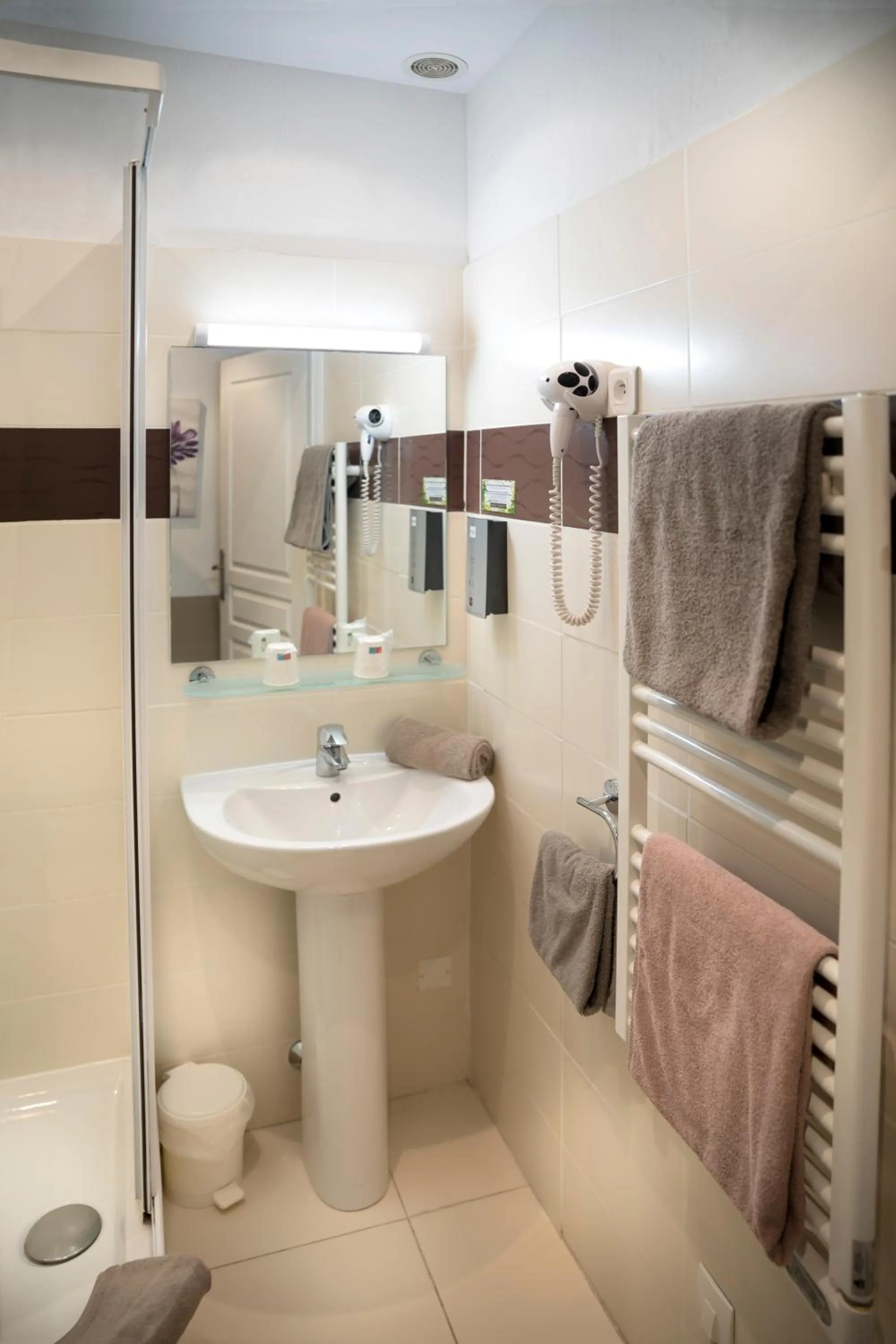 Bathroom in Hotel Toppin