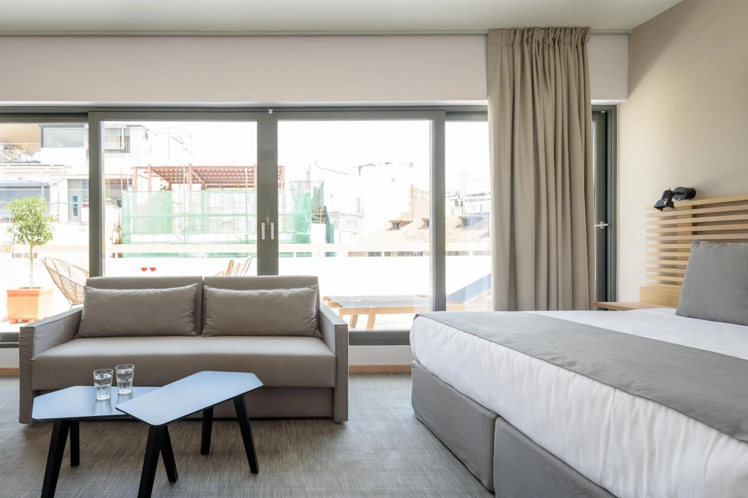 Summer, Bed in Fos DownTown Suites