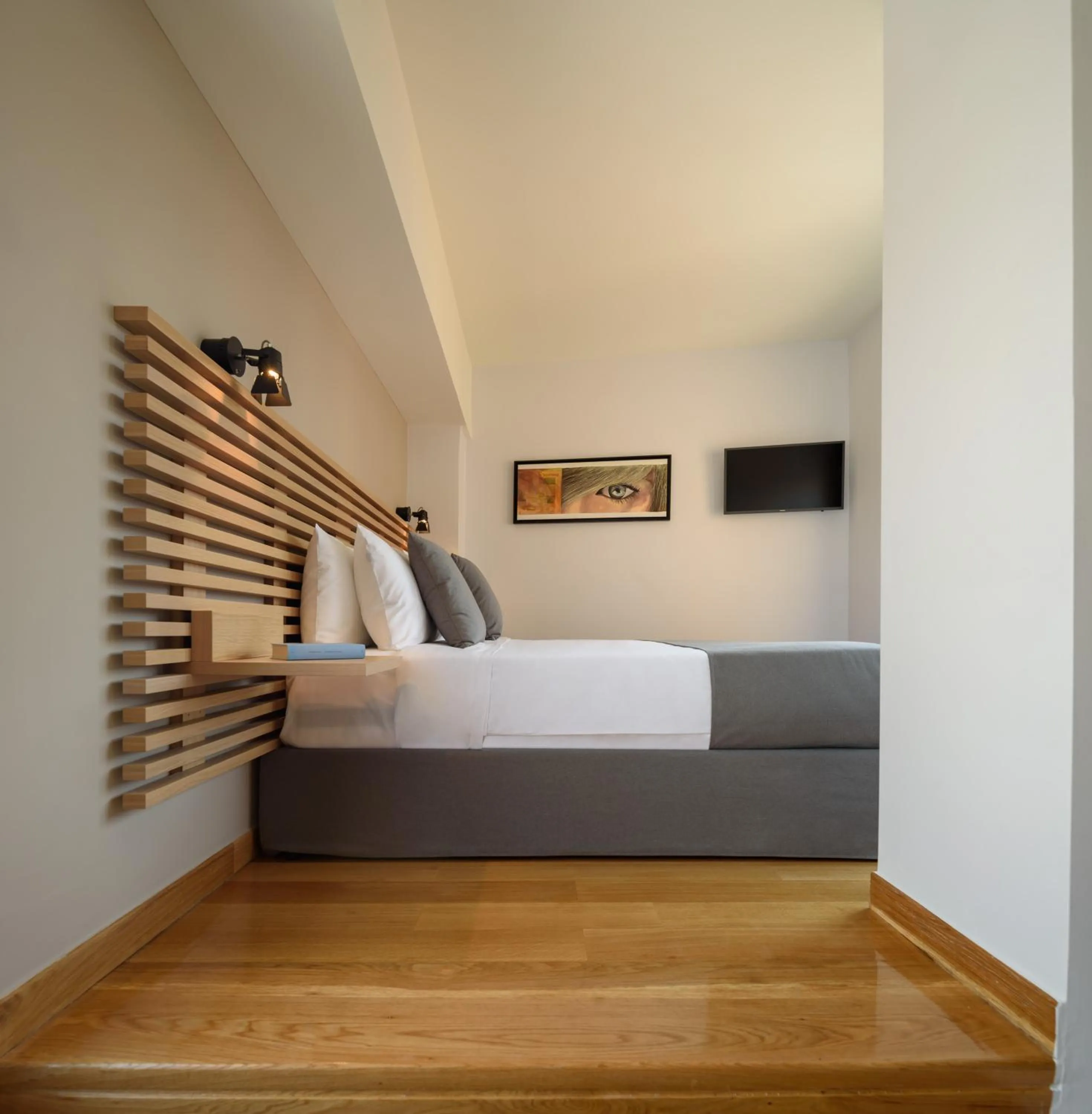 Bed in Fos DownTown Suites