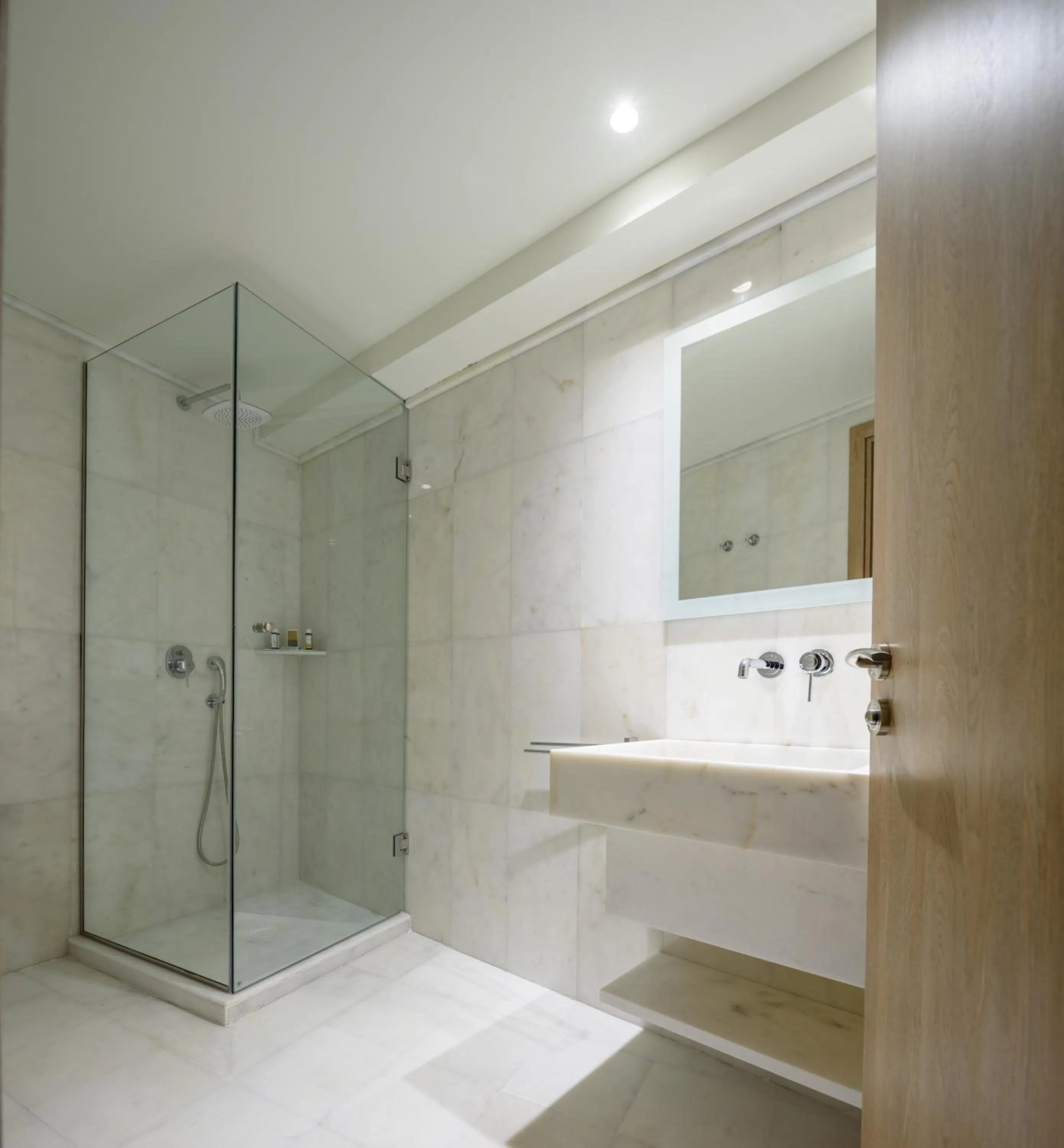 Bathroom in Fos DownTown Suites