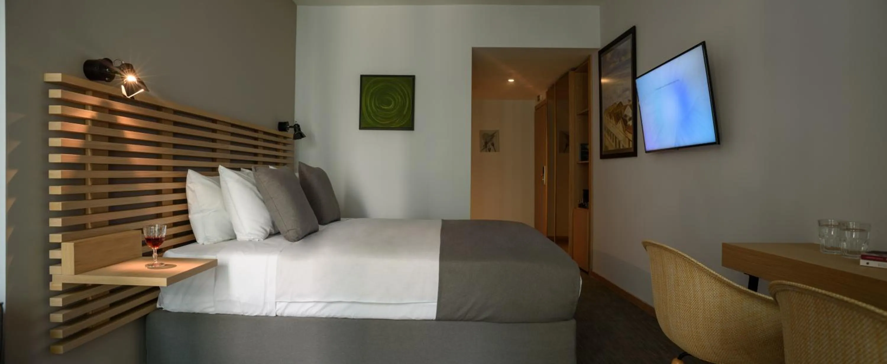 Bed in Fos DownTown Suites