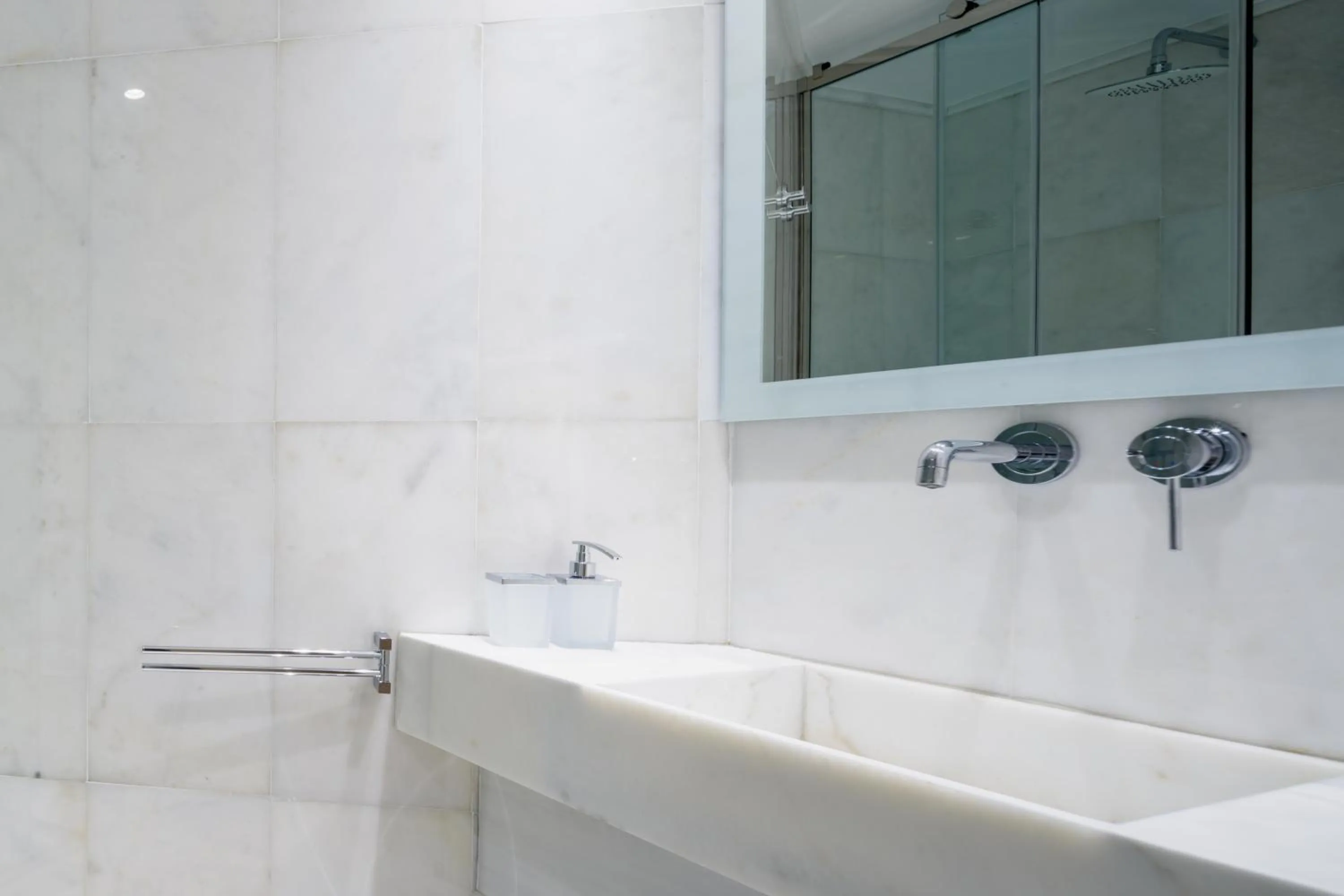 Bathroom in Fos DownTown Suites