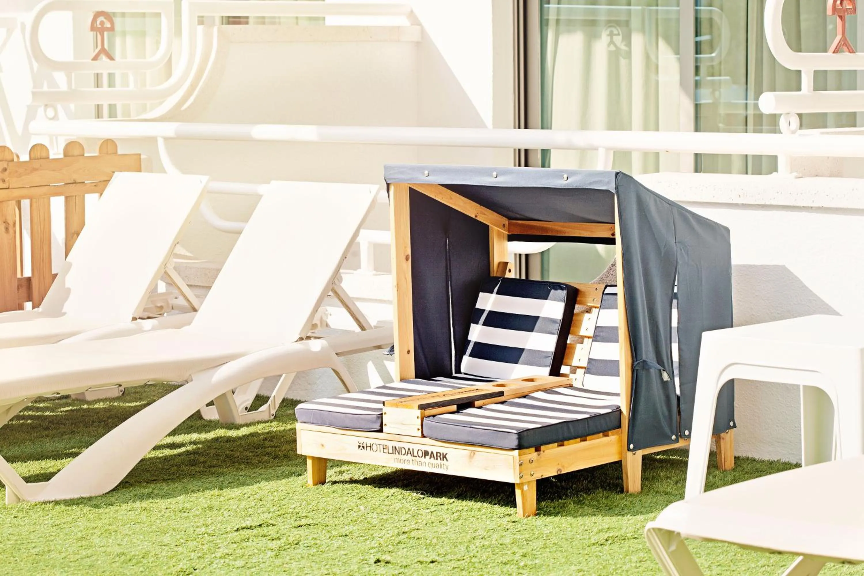 Swimming pool in Hotel Indalo Park