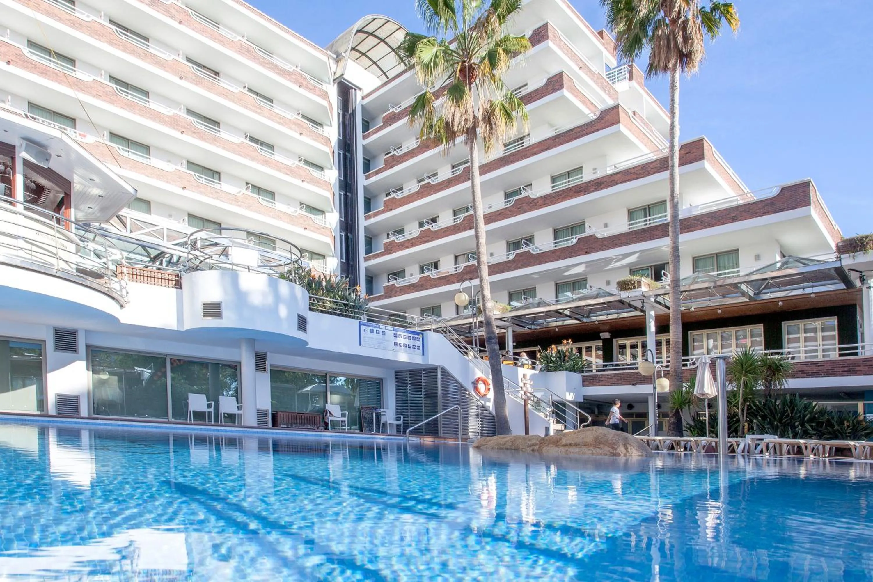 Property building in Hotel Indalo Park