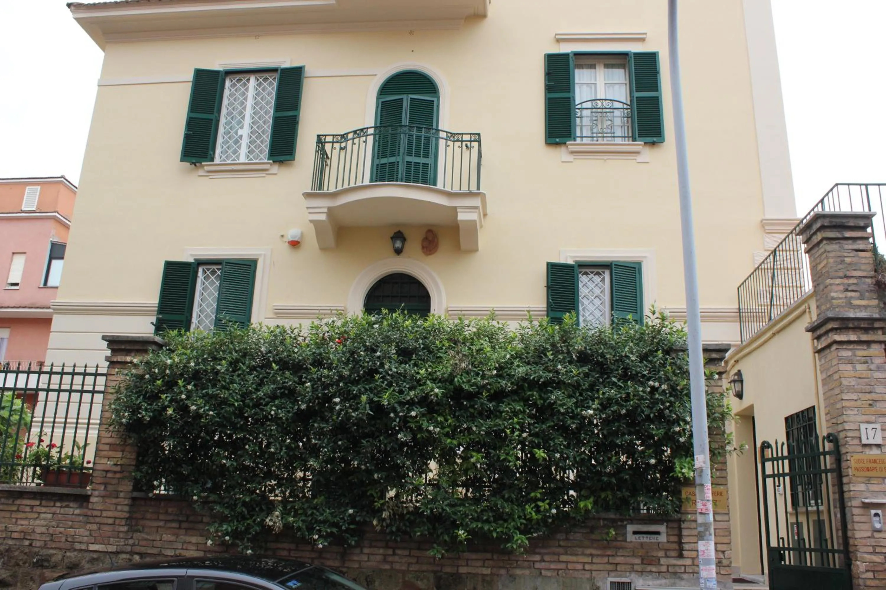 Property building in Casa per Ferie Beato Rosaz