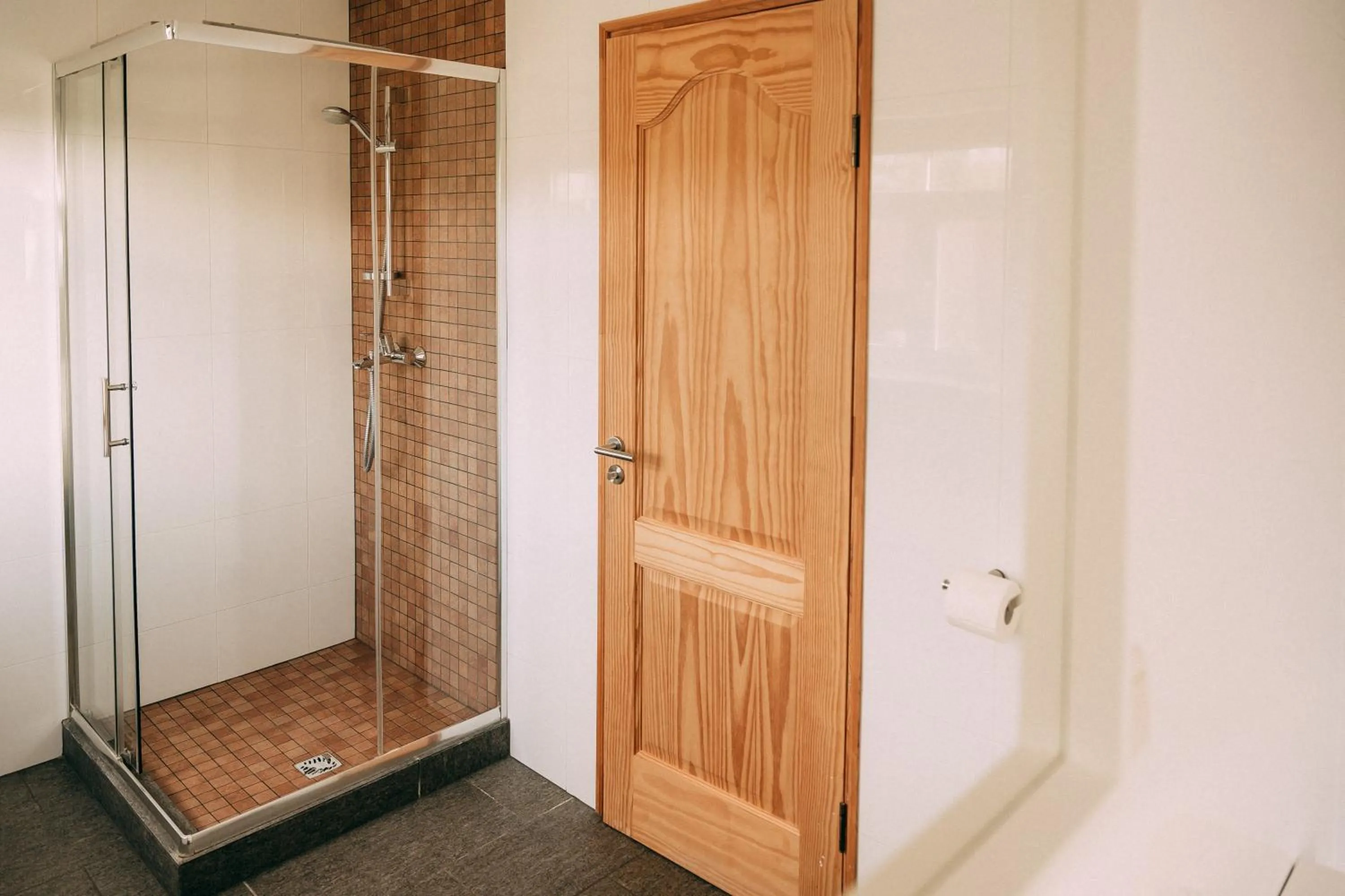 Shower in Weavers' Guest House Kalndaki