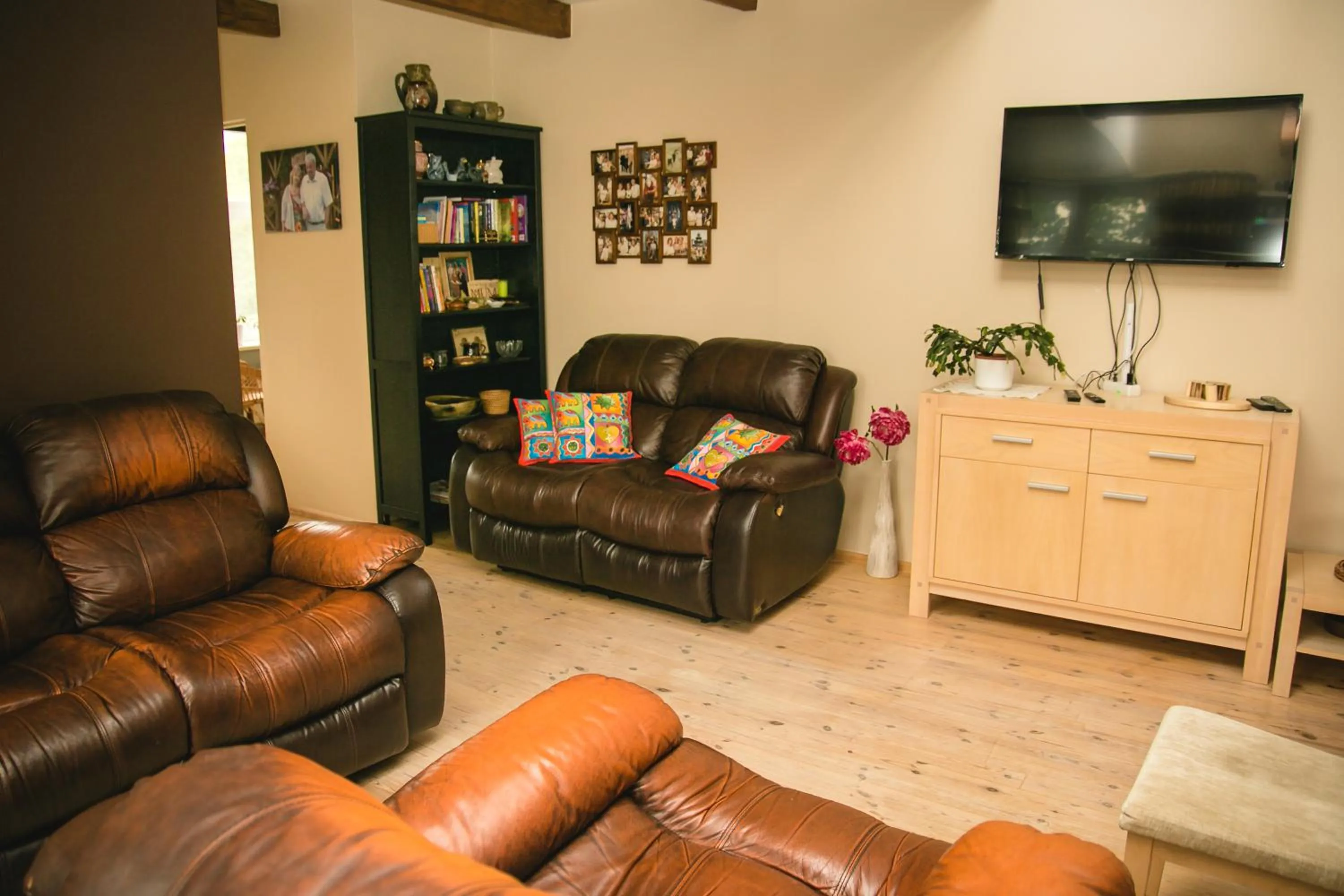 Living room in Weavers' Guest House Kalndaki