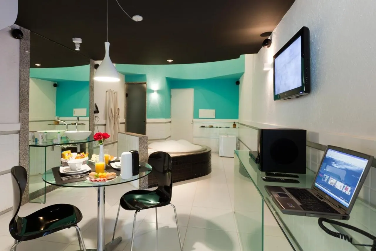 Communal lounge/ TV room in Forum Motel