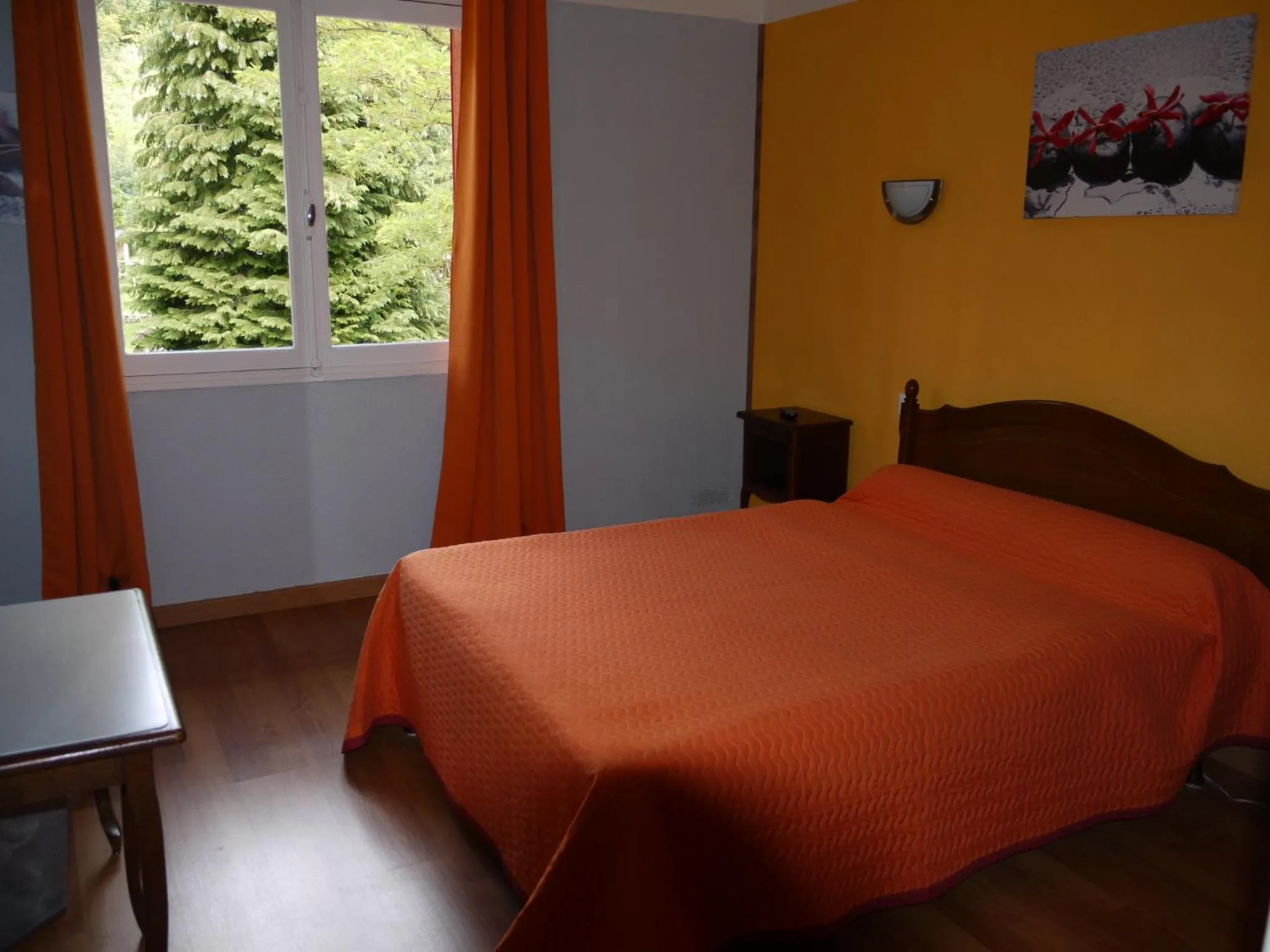 Bed in Hôtel Le Castelet