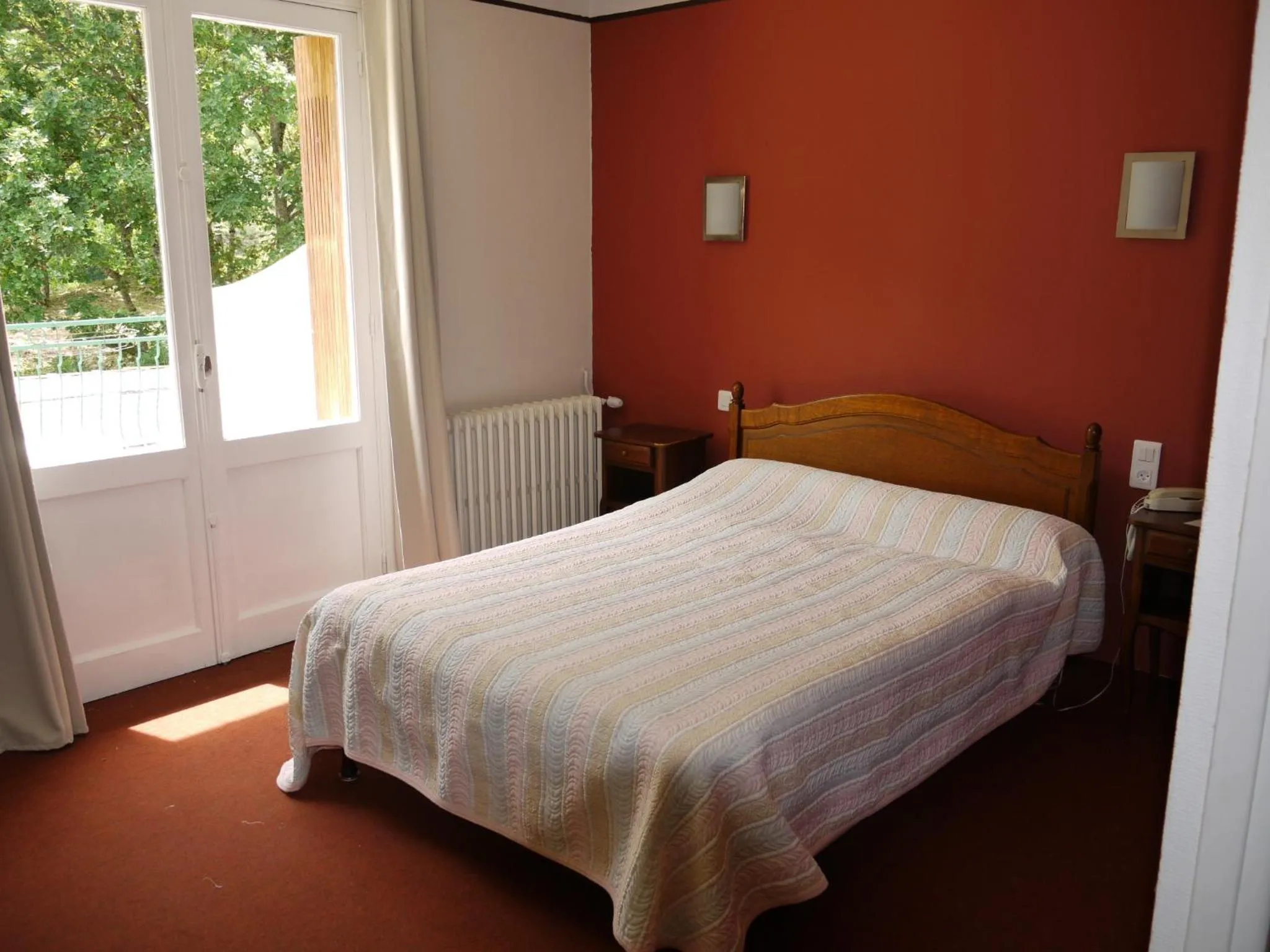 Bed in Hôtel Le Castelet