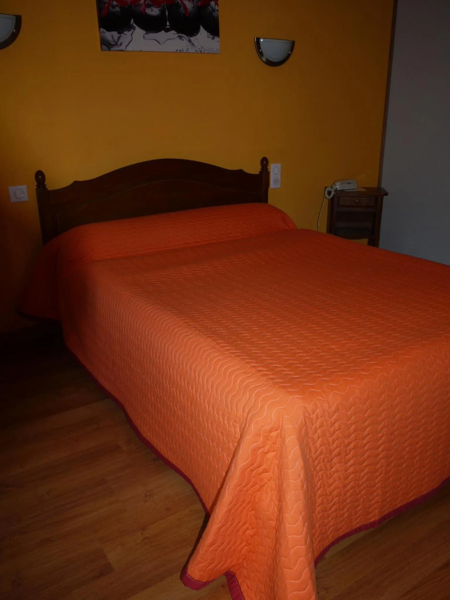 Bed in Hôtel Le Castelet