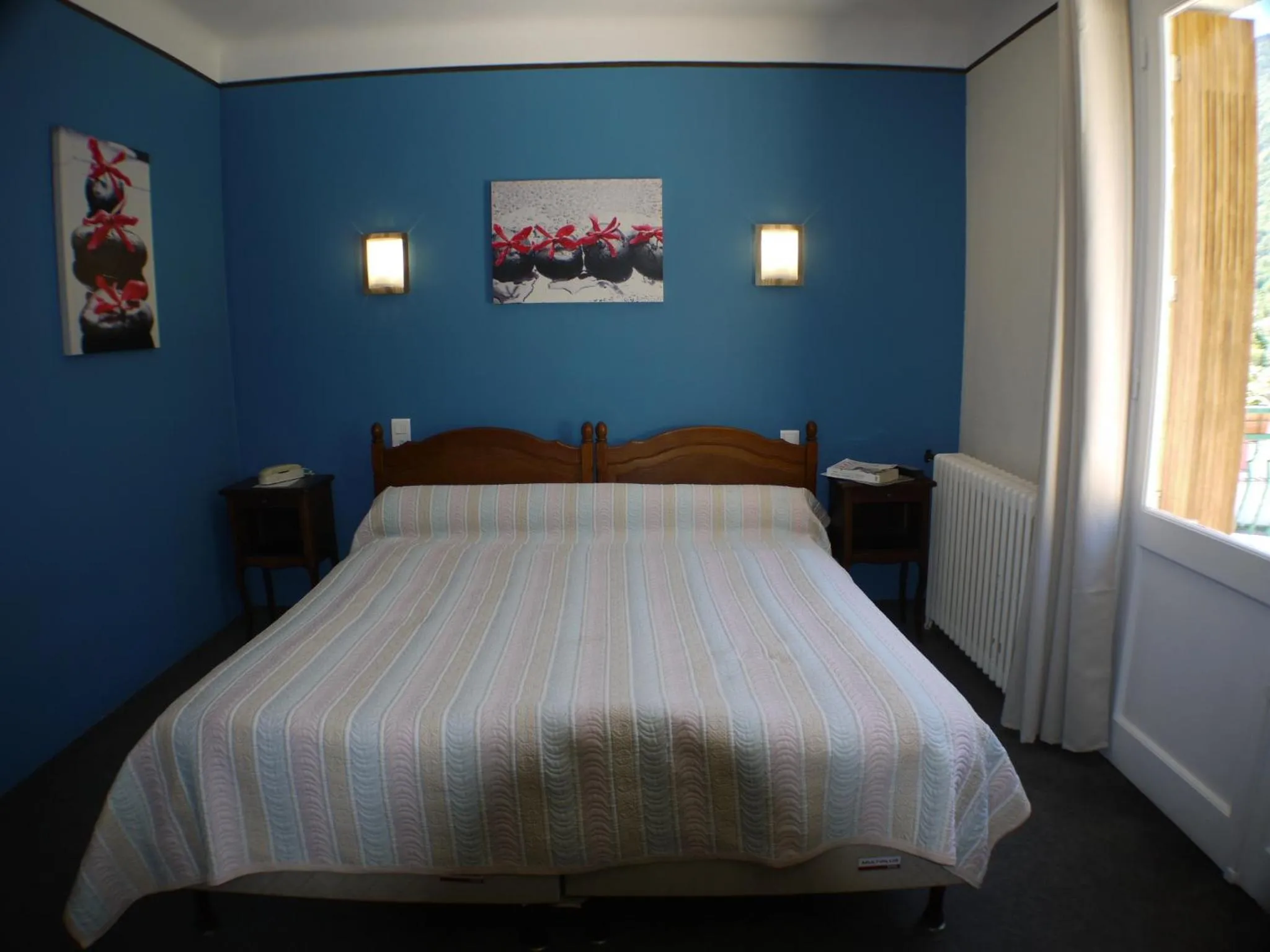 Bed in Hôtel Le Castelet