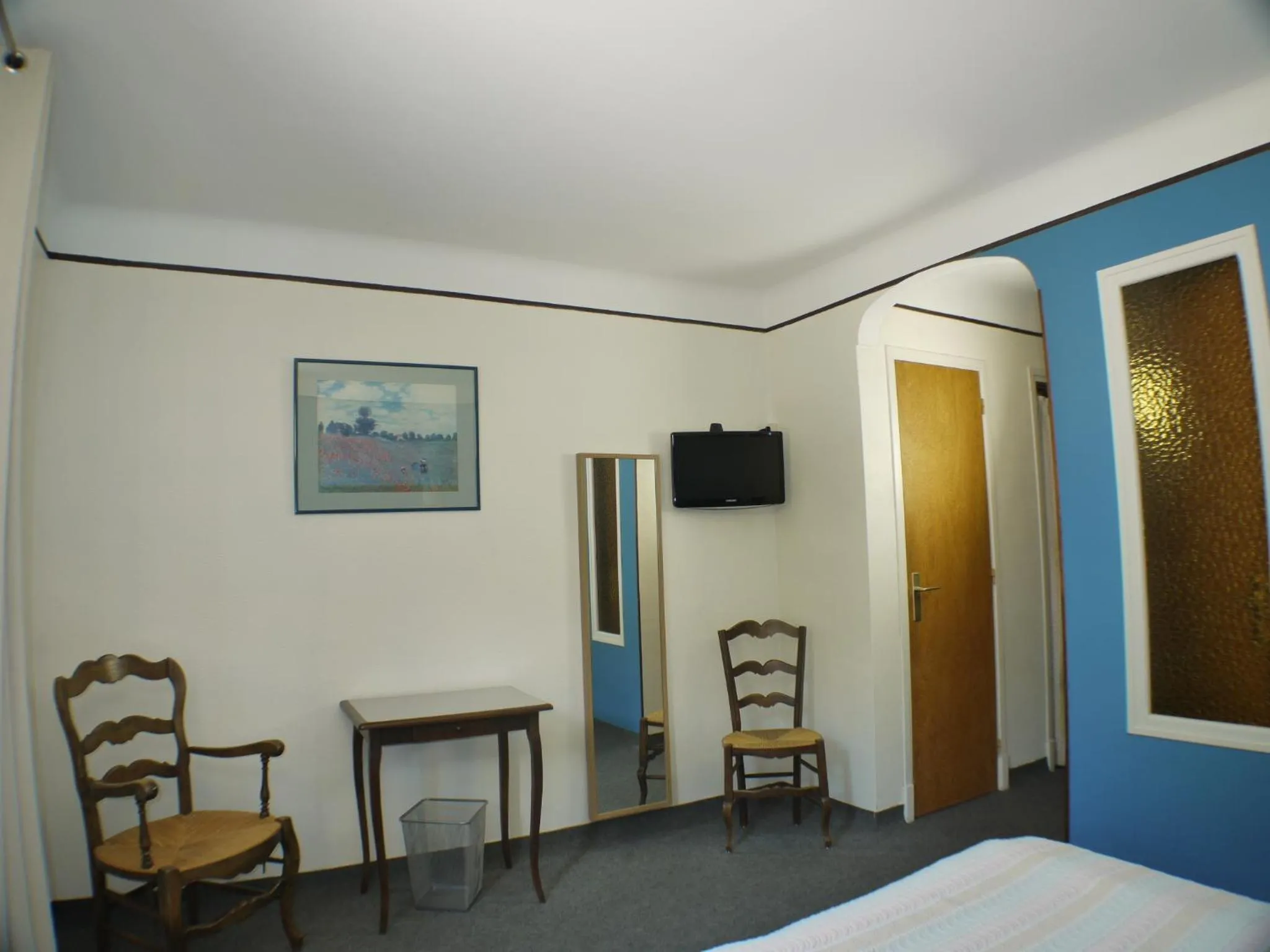 Photo of the whole room, Bed in Hôtel Le Castelet