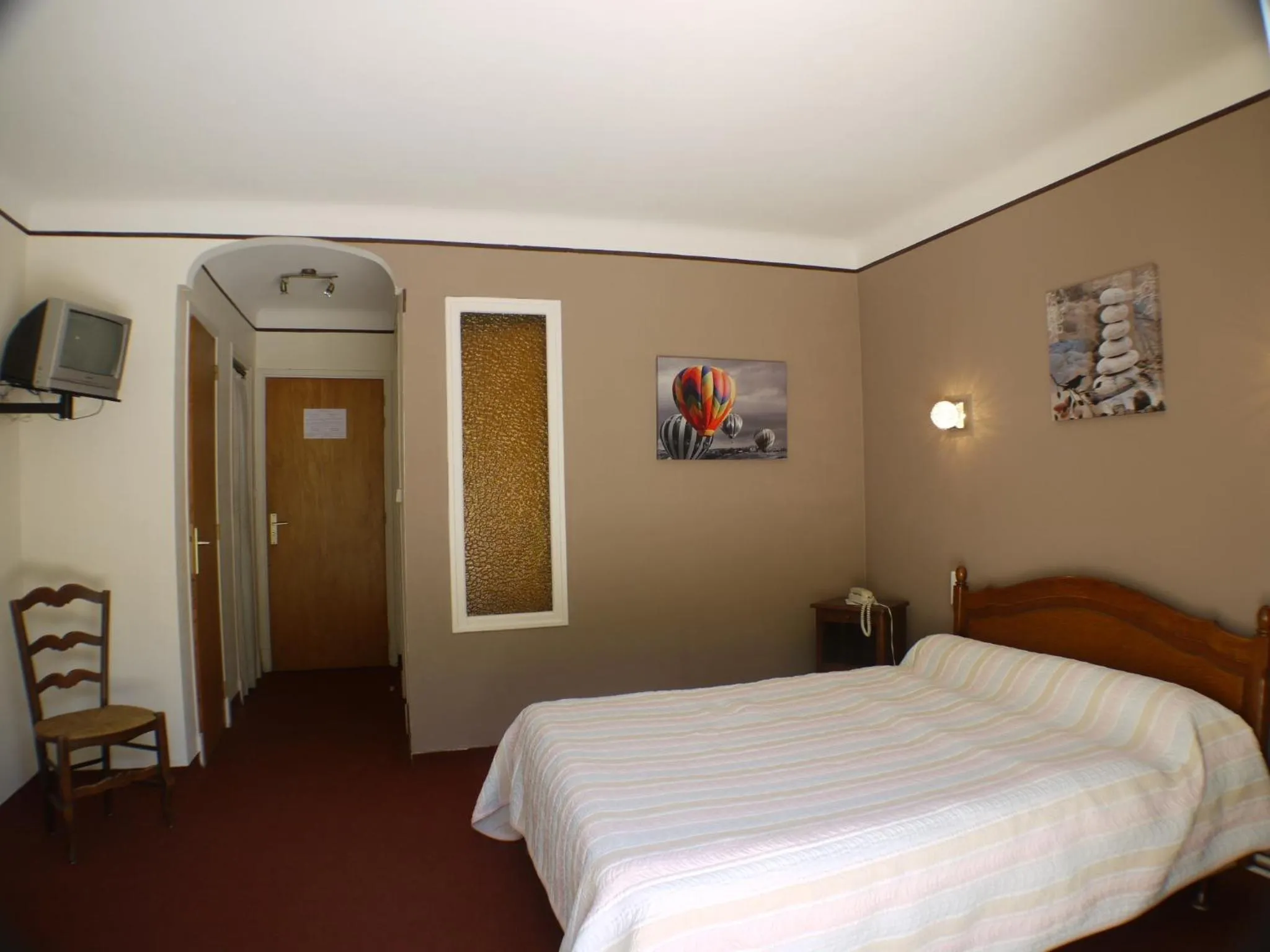 Bed in Hôtel Le Castelet