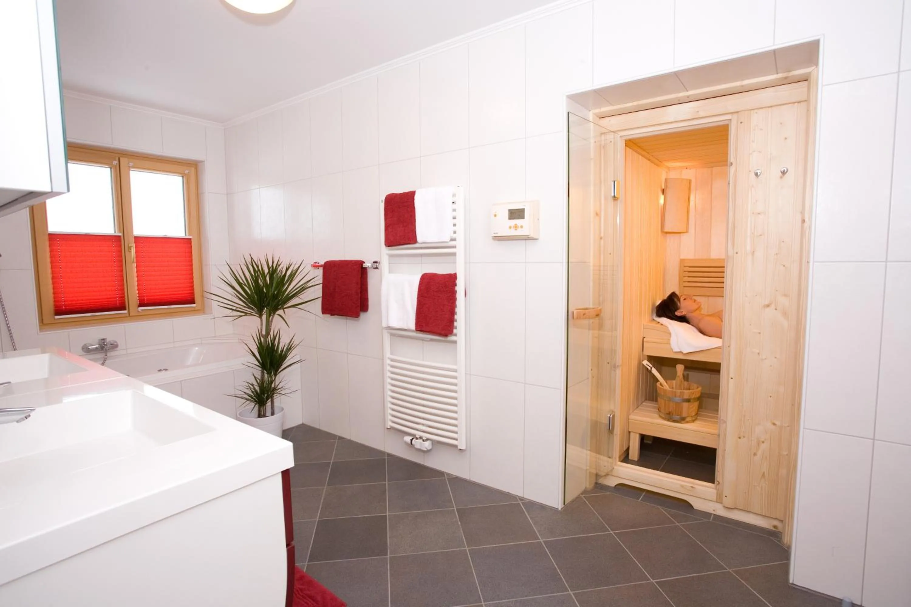 Sauna in Hotel Garni Dorferwirt am Irrsee