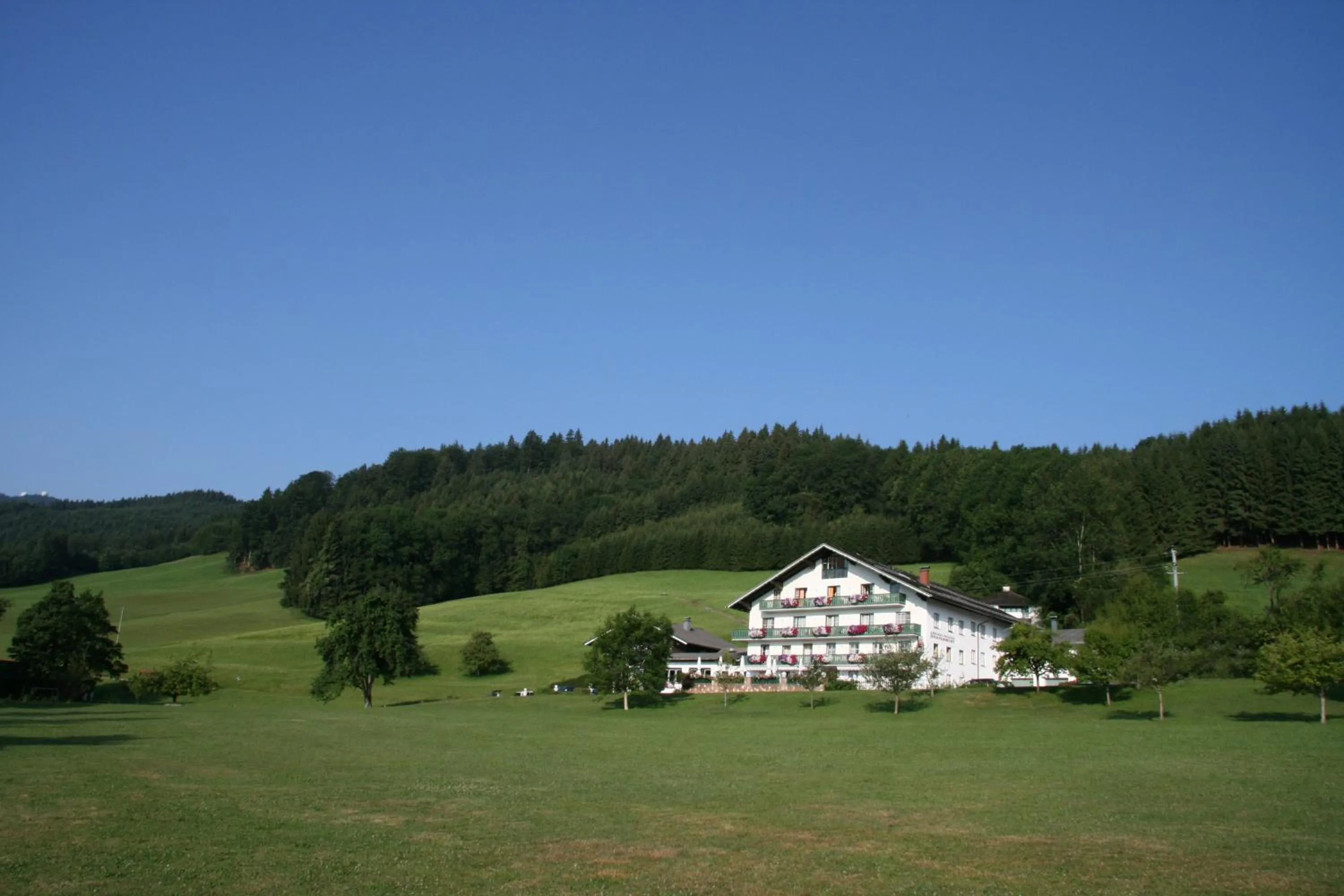 Property building in Hotel Garni Dorferwirt am Irrsee
