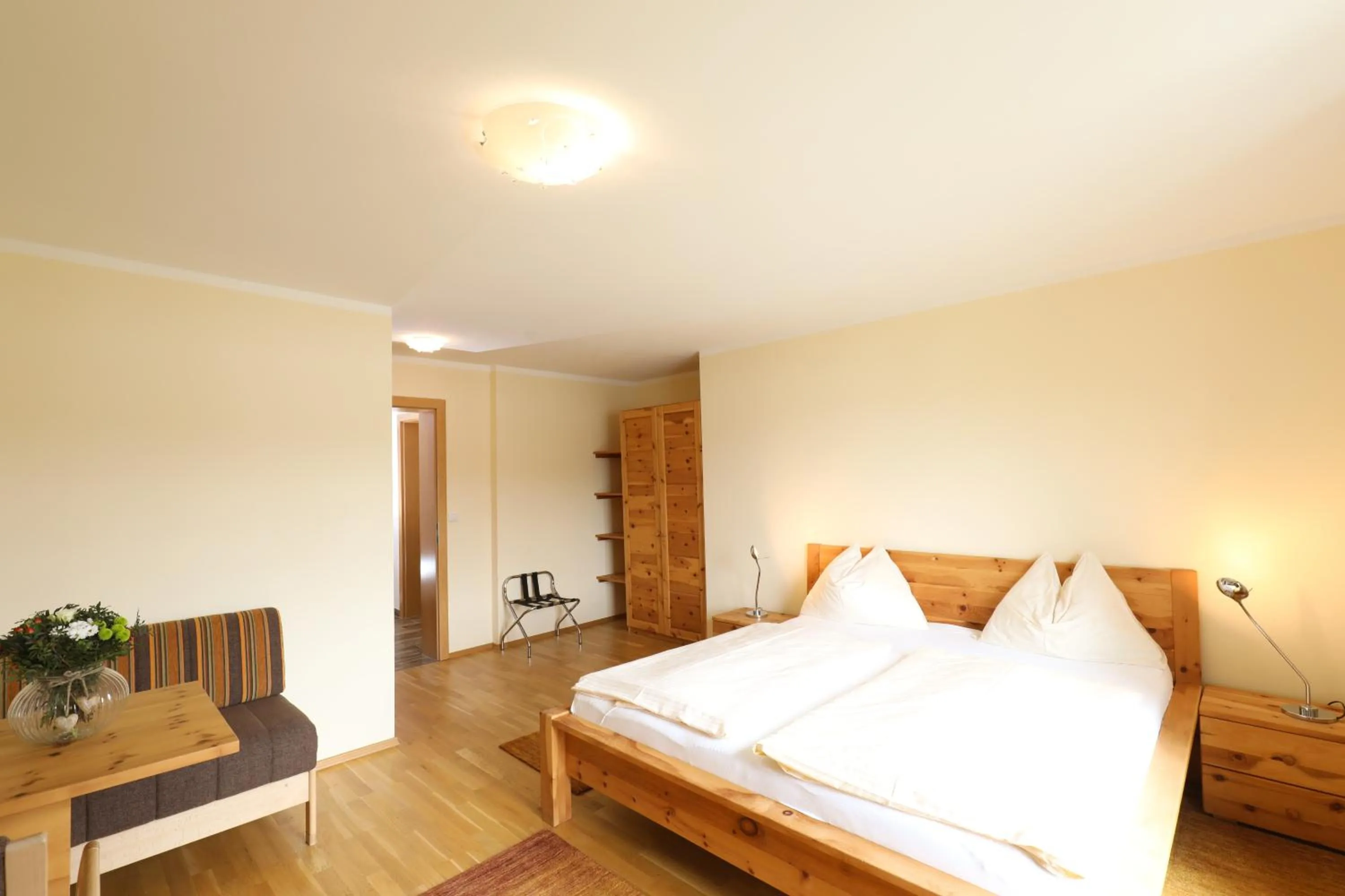 Bed in Hotel Garni Dorferwirt am Irrsee