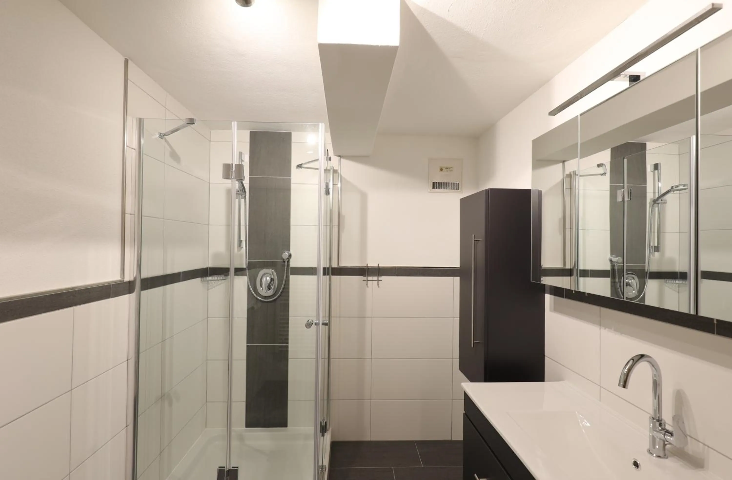 Shower in Hotel Garni Dorferwirt am Irrsee