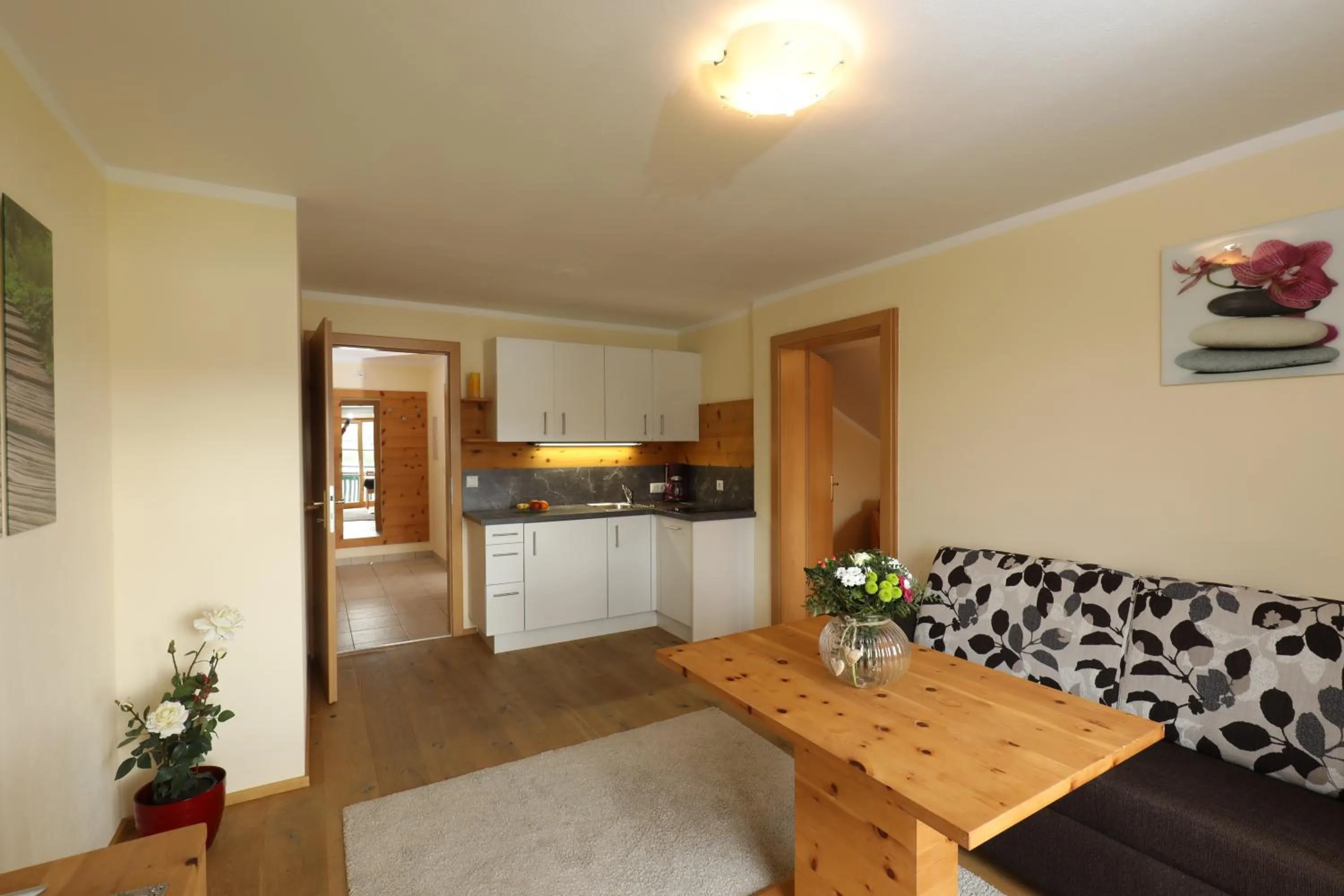 Kitchen or kitchenette in Hotel Garni Dorferwirt am Irrsee