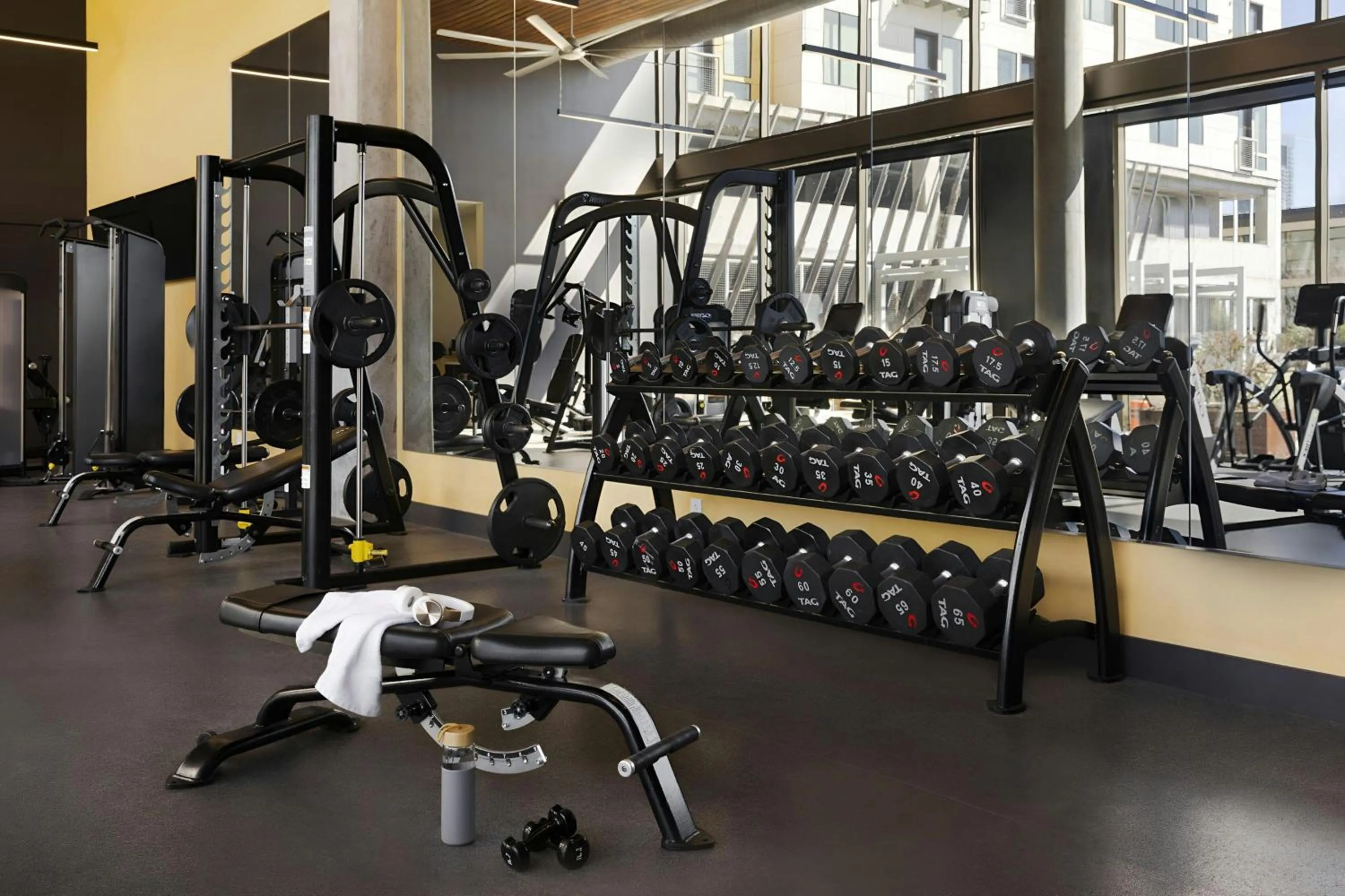 Fitness centre/facilities in Sonder by Marriott Bonvoy East 5th Apartments East Austin