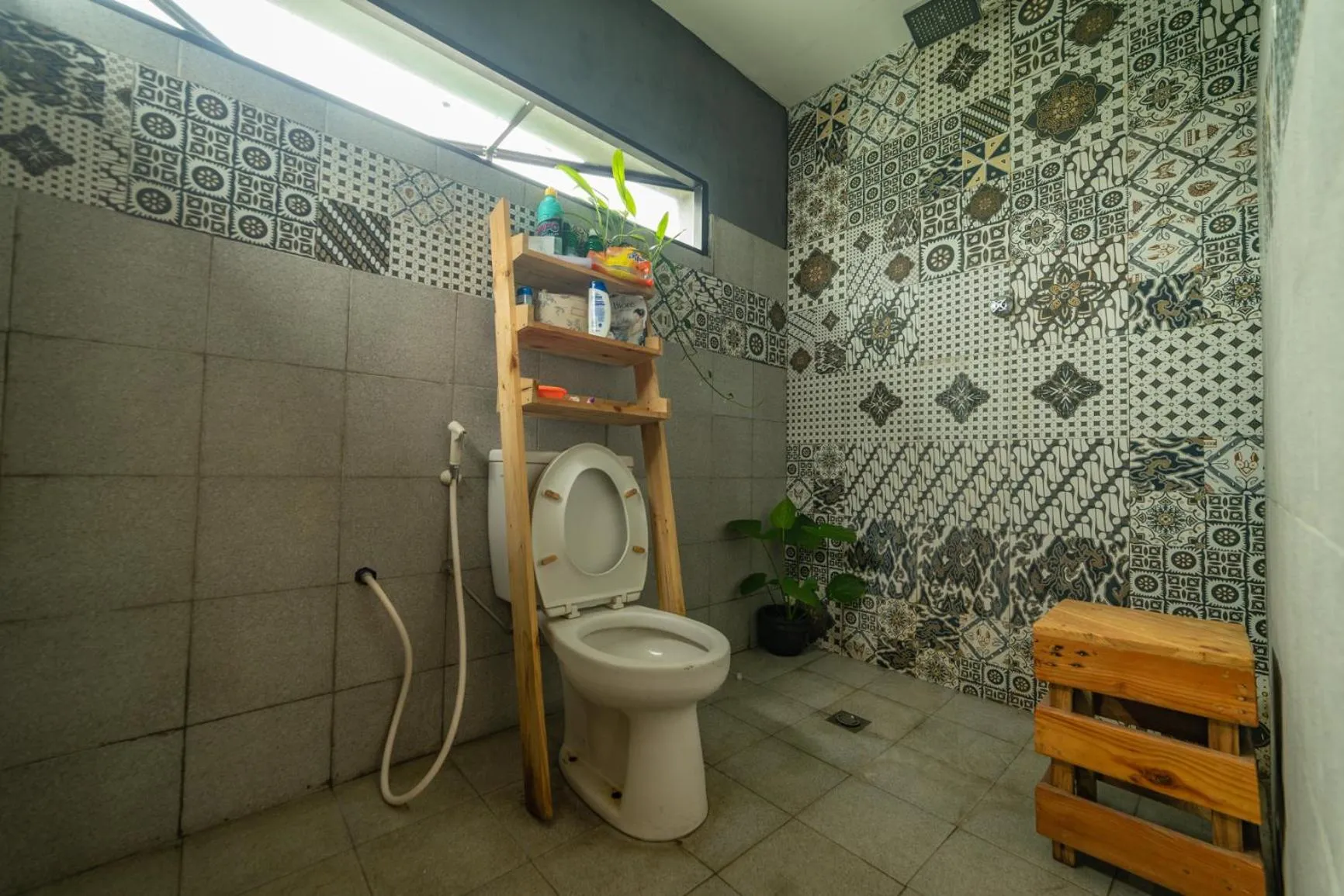 Shower in Happy House Bromo backpacker