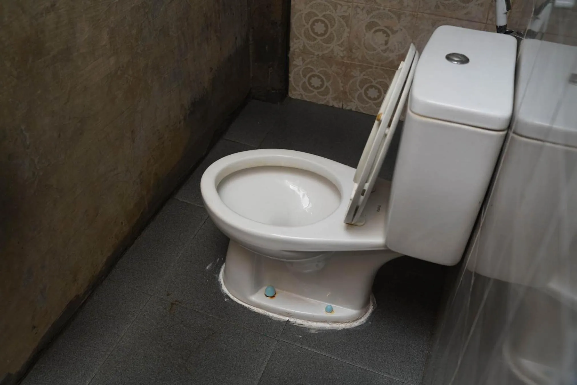 Toilet in Happy House Bromo backpacker